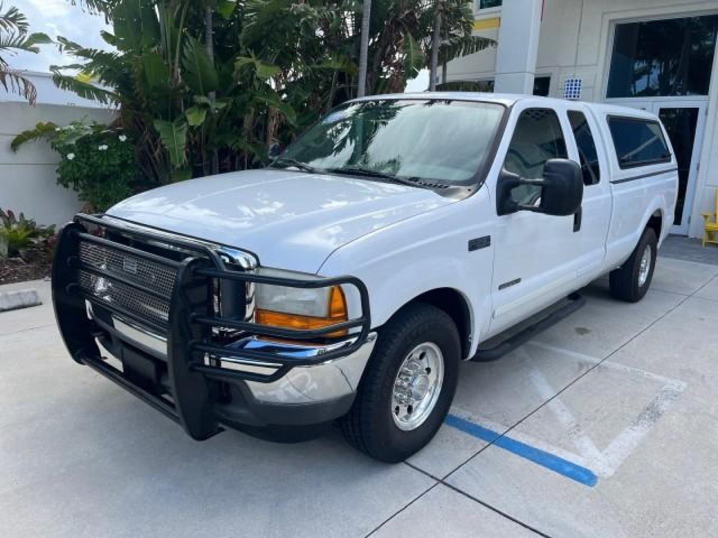 2001 Oxford White /Medium Parchment Ford Super Duty F-250 Lariat LOW MILES 71,725 (3FTNX20F21M) with an 7.3L DI V8 Turbo-Diesel Power Stroke Engine engine, Automatic transmission, located at 4701 North Dixie Hwy, Pompano Beach, FL, 33064, (954) 422-2889, 26.240938, -80.123474 - OUR WEBPAGE FLORIDACARS1.COM HAS OVER 100 PHOTOS AND FREE CARFAX LINK 2001 FORD F-250 SUPER DUTY LARIAT ROAD READY WORK READY VIN: 3FTNX20F21MA60359 NO ACCIDENTS NO RECALLS 4 DOOR EXTENDED CAB PICKUP 7.3L V8 TURBO DIESEL 7.3L V8 F LOW MILES 71,725 DIESEL POWER SEATS 8.2 FT BED REAR WHEEL DRIVE 18 SE - Photo#67