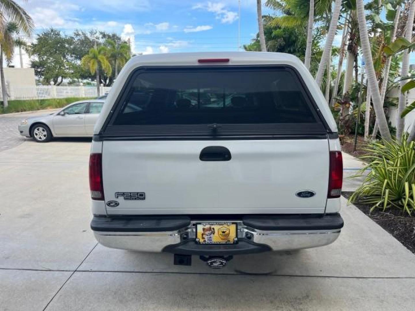 2001 Oxford White /Medium Parchment Ford Super Duty F-250 Lariat LOW MILES 71,725 (3FTNX20F21M) with an 7.3L DI V8 Turbo-Diesel Power Stroke Engine engine, Automatic transmission, located at 4701 North Dixie Hwy, Pompano Beach, FL, 33064, (954) 422-2889, 26.240938, -80.123474 - OUR WEBPAGE FLORIDACARS1.COM HAS OVER 100 PHOTOS AND FREE CARFAX LINK 2001 FORD F-250 SUPER DUTY LARIAT ROAD READY WORK READY VIN: 3FTNX20F21MA60359 NO ACCIDENTS NO RECALLS 4 DOOR EXTENDED CAB PICKUP 7.3L V8 TURBO DIESEL 7.3L V8 F LOW MILES 71,725 DIESEL POWER SEATS 8.2 FT BED REAR WHEEL DRIVE 18 SE - Photo#6