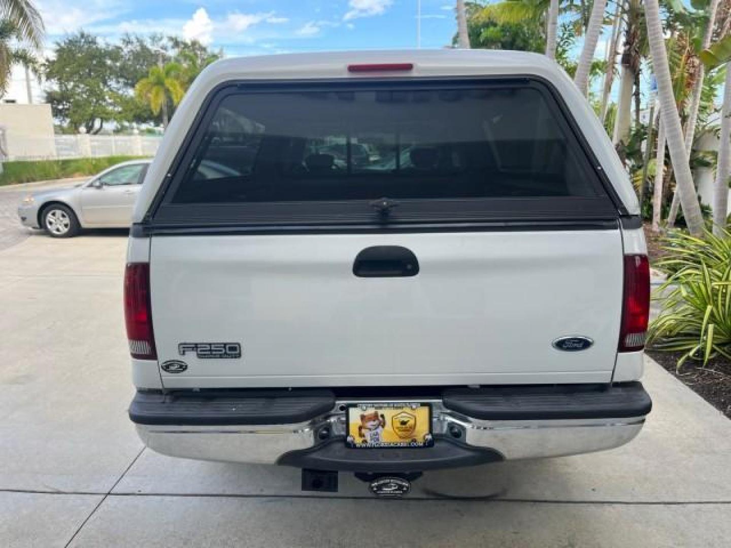 2001 Oxford White /Medium Parchment Ford Super Duty F-250 Lariat LOW MILES 71,725 (3FTNX20F21M) with an 7.3L DI V8 Turbo-Diesel Power Stroke Engine engine, Automatic transmission, located at 4701 North Dixie Hwy, Pompano Beach, FL, 33064, (954) 422-2889, 26.240938, -80.123474 - OUR WEBPAGE FLORIDACARS1.COM HAS OVER 100 PHOTOS AND FREE CARFAX LINK 2001 FORD F-250 SUPER DUTY LARIAT ROAD READY WORK READY VIN: 3FTNX20F21MA60359 NO ACCIDENTS NO RECALLS 4 DOOR EXTENDED CAB PICKUP 7.3L V8 TURBO DIESEL 7.3L V8 F LOW MILES 71,725 DIESEL POWER SEATS 8.2 FT BED REAR WHEEL DRIVE 18 SE - Photo#87