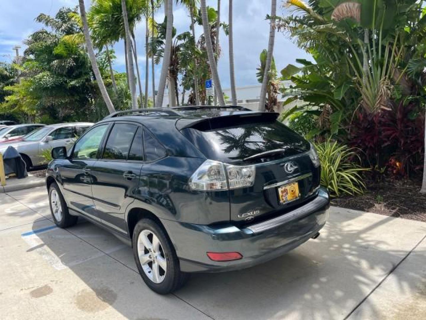 2005 Millennium Silver Metallic /Ivory Lexus RX 330 AWD LOW MILES 58,057 (2T2HA31U15C) with an 3.3L DOHC MPI 24-Valve V6 Engine engine, Automatic transmission, located at 4701 North Dixie Hwy, Pompano Beach, FL, 33064, (954) 422-2889, 26.240938, -80.123474 - OUR WEBPAGE FLORIDACARS1.COM HAS OVER 100 PHOTOS AND FREE CARFAX LINK 2005 LEXUS RX 330 ROAD READY 3.3L V6 VIN: 2T2HA31U15C061157 NO ACCIDENTS AWD 4 DOOR WAGON/SPORT UTILITY NO RECALLS 3.3L V6 F 24V POWER LIFTGATE POWER LEATHER SEATS GASOLINE AWD POWER SUNROOF ALL WHEEL DRIVE LOW MILES 58,057 32 SER - Photo#5