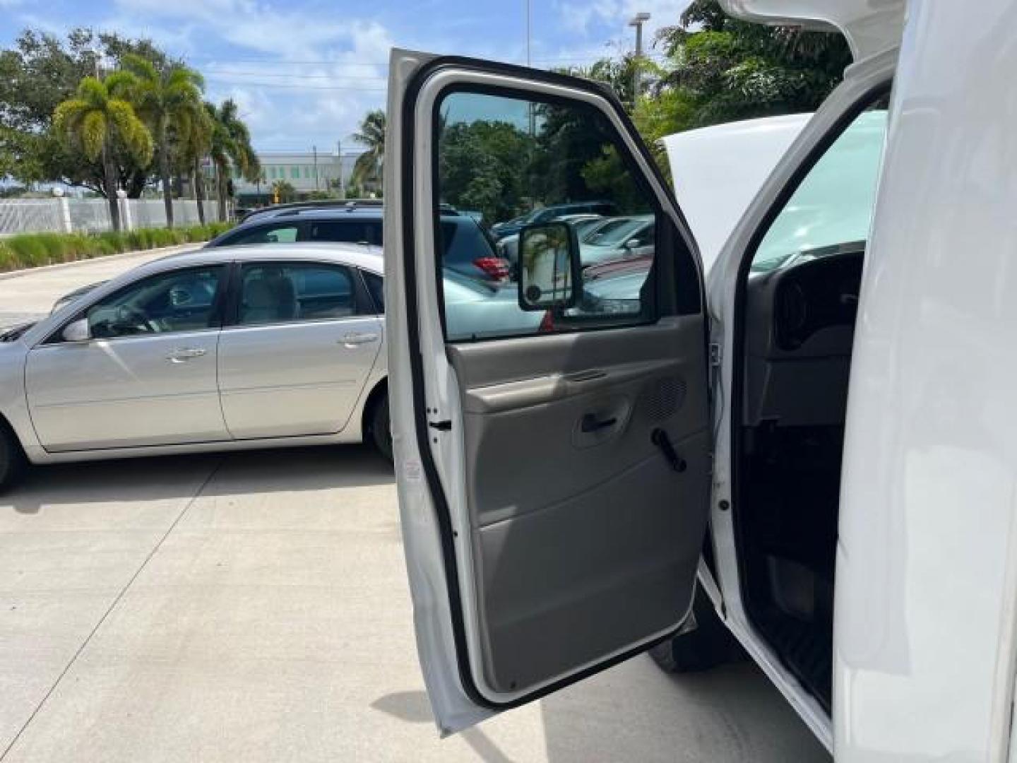 2002 Oxford White /Medium Graphite Ford Econoline Commercial Cutaway DUAL AC UNITS GENERATOR (1FDXE45S12H) with an 6.8L SOHC SEFI V10 Engine engine, Automatic transmission, located at 4701 North Dixie Hwy, Pompano Beach, FL, 33064, (954) 422-2889, 26.240938, -80.123474 - OUR WEBPAGE FLORIDACARS1.COM HAS OVER 100 PHOTOS AND FREE CARFAX LINK 2002 FORD ECONOLINE SUPER DUTY VAN ROAD READY WORK READY VIN: 1FDXE45S12HA08142 LOW MILES 84,809 CUTAWAY NO RECALLS 6.8L V10 6.8L V10 F SOHC FLORIDA OWNER GASOLINE 46 SERVICE RECORDS REAR WHEEL DRIVE DUALLY PUSH START GENERATOR 2 - Photo#9