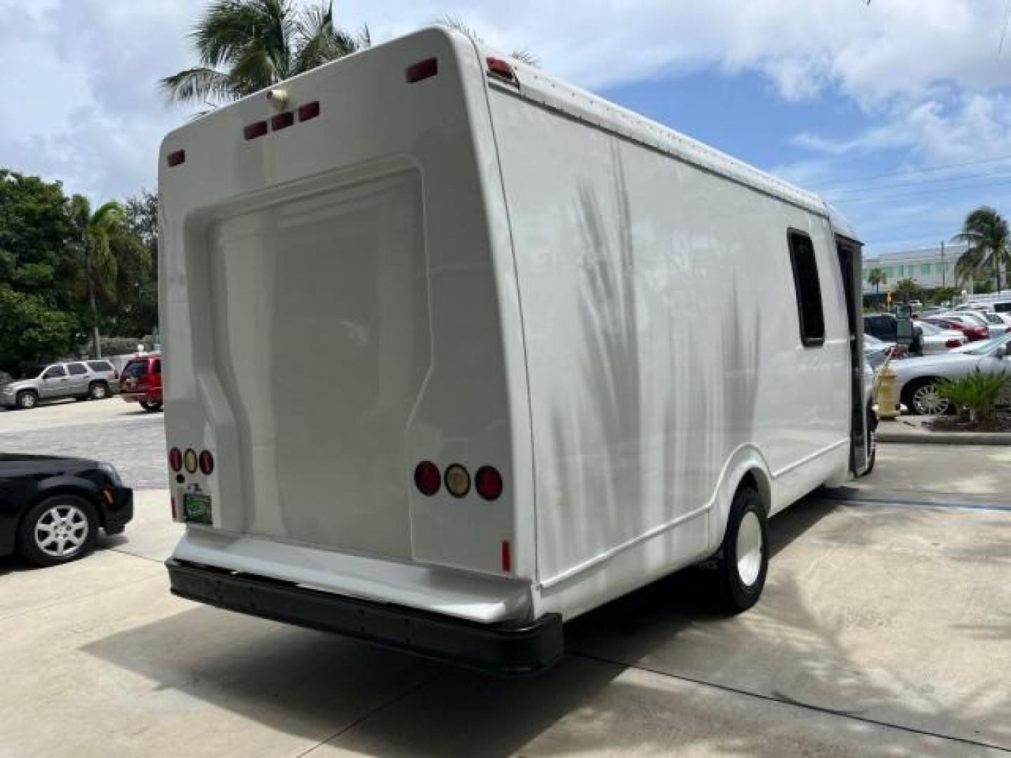 2002 Oxford White /Medium Graphite Ford Econoline Commercial Cutaway DUAL AC UNITS GENERATOR (1FDXE45S12H) with an 6.8L SOHC SEFI V10 Engine engine, Automatic transmission, located at 4701 North Dixie Hwy, Pompano Beach, FL, 33064, (954) 422-2889, 26.240938, -80.123474 - OUR WEBPAGE FLORIDACARS1.COM HAS OVER 100 PHOTOS AND FREE CARFAX LINK 2002 FORD ECONOLINE SUPER DUTY VAN ROAD READY WORK READY VIN: 1FDXE45S12HA08142 LOW MILES 84,809 CUTAWAY NO RECALLS 6.8L V10 6.8L V10 F SOHC FLORIDA OWNER GASOLINE 46 SERVICE RECORDS REAR WHEEL DRIVE DUALLY PUSH START GENERATOR 2 - Photo#84