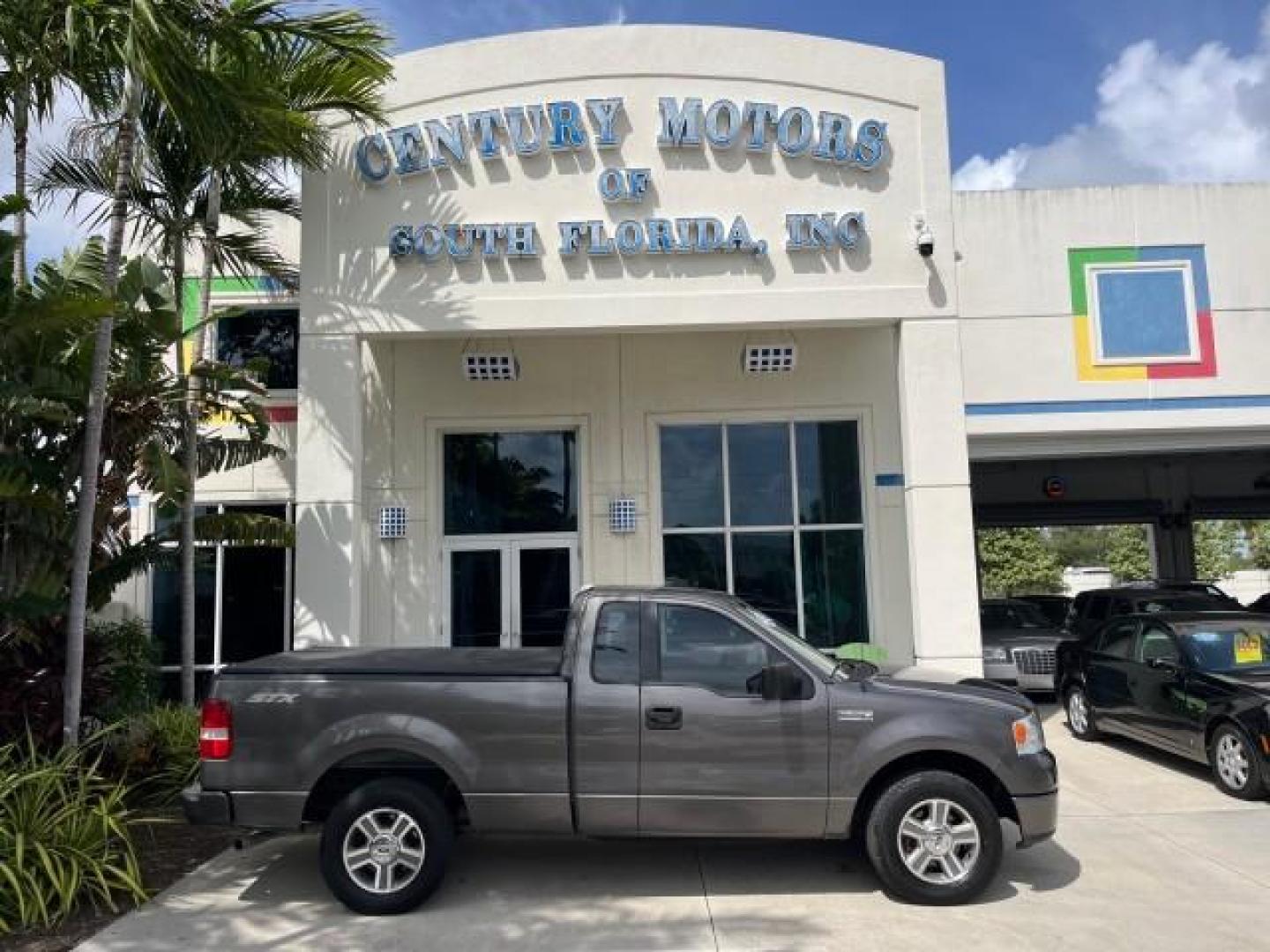 2008 Dark Shadow Grey Metallic /Flint Ford F-150 1 FL STX LOW MILES 86,909 (1FTRF12W48K) with an 4.6L EFI V8 Engine engine, Automatic transmission, located at 4701 North Dixie Hwy, Pompano Beach, FL, 33064, (954) 422-2889, 26.240938, -80.123474 - OUR WEBPAGE FLORIDACARS1.COM HAS OVER 100 PHOTOS AND FREE CARFAX LINK 2008 FORD F-150 STX ROAD READY WORK READY VIN: 1FTRF12W48KD62331 NO ACCIDENTS 4.6L V8 PICKUP NO RECALLS 6.6 FT BED 4.6L V8 F SOHC LOW MILES 86,909 GASOLINE 1 OWNER FLORIDA REAR WHEEL DRIVE 15 SERVICE RECORDS 4X2 6.6' Bed Length An - Photo#0