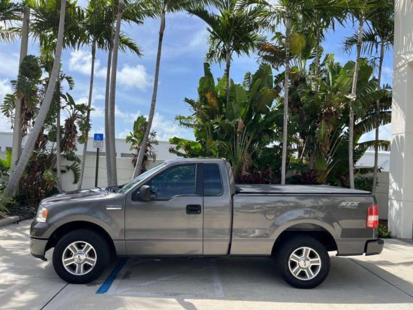 2008 Dark Shadow Grey Metallic /Flint Ford F-150 1 FL STX LOW MILES 86,909 (1FTRF12W48K) with an 4.6L EFI V8 Engine engine, Automatic transmission, located at 4701 North Dixie Hwy, Pompano Beach, FL, 33064, (954) 422-2889, 26.240938, -80.123474 - OUR WEBPAGE FLORIDACARS1.COM HAS OVER 100 PHOTOS AND FREE CARFAX LINK 2008 FORD F-150 STX ROAD READY WORK READY VIN: 1FTRF12W48KD62331 NO ACCIDENTS 4.6L V8 PICKUP NO RECALLS 6.6 FT BED 4.6L V8 F SOHC LOW MILES 86,909 GASOLINE 1 OWNER FLORIDA REAR WHEEL DRIVE 15 SERVICE RECORDS 4X2 6.6' Bed Length An - Photo#4