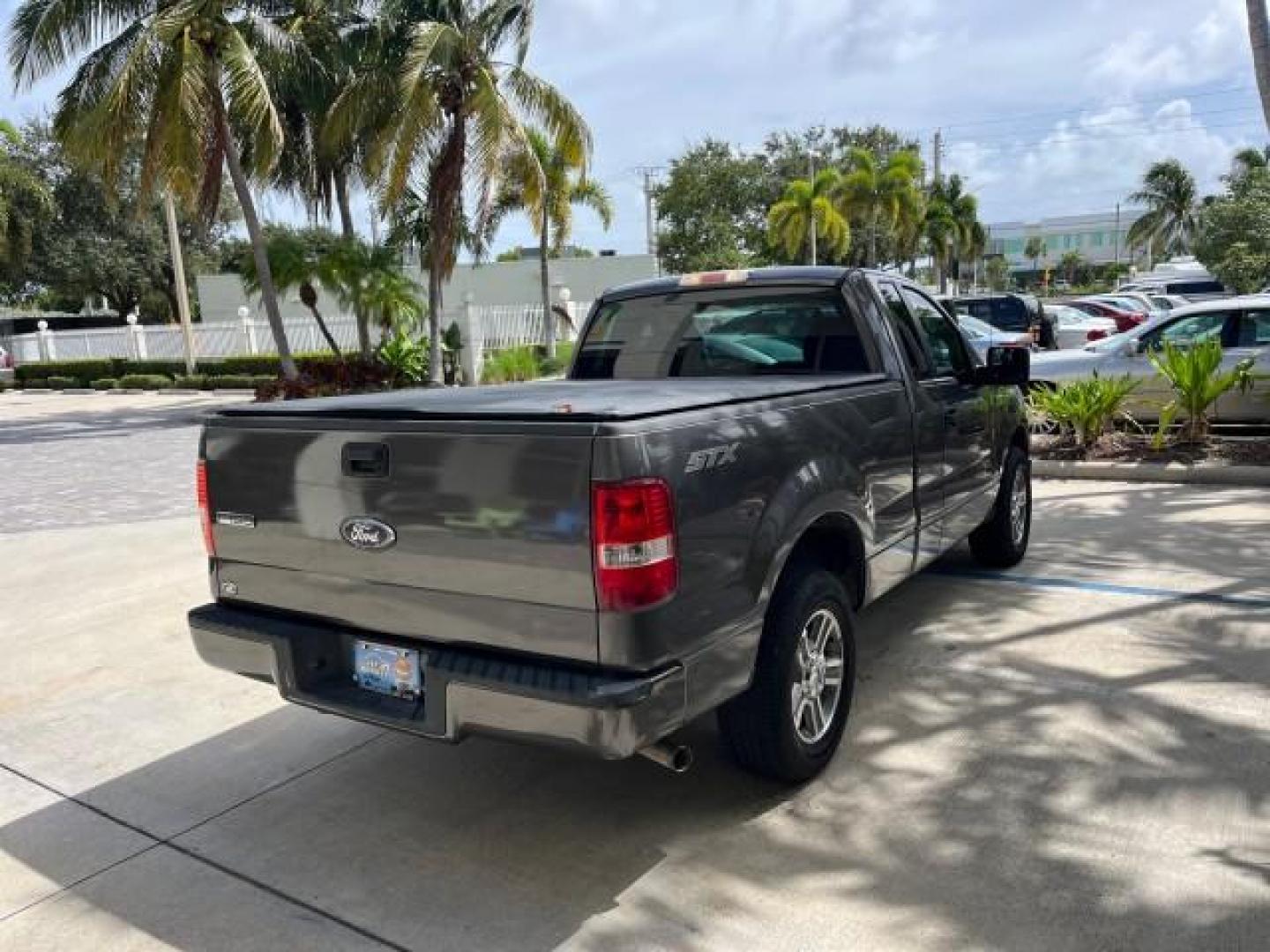 2008 Dark Shadow Grey Metallic /Flint Ford F-150 1 FL STX LOW MILES 86,909 (1FTRF12W48K) with an 4.6L EFI V8 Engine engine, Automatic transmission, located at 4701 North Dixie Hwy, Pompano Beach, FL, 33064, (954) 422-2889, 26.240938, -80.123474 - OUR WEBPAGE FLORIDACARS1.COM HAS OVER 100 PHOTOS AND FREE CARFAX LINK 2008 FORD F-150 STX ROAD READY WORK READY VIN: 1FTRF12W48KD62331 NO ACCIDENTS 4.6L V8 PICKUP NO RECALLS 6.6 FT BED 4.6L V8 F SOHC LOW MILES 86,909 GASOLINE 1 OWNER FLORIDA REAR WHEEL DRIVE 15 SERVICE RECORDS 4X2 6.6' Bed Length An - Photo#7