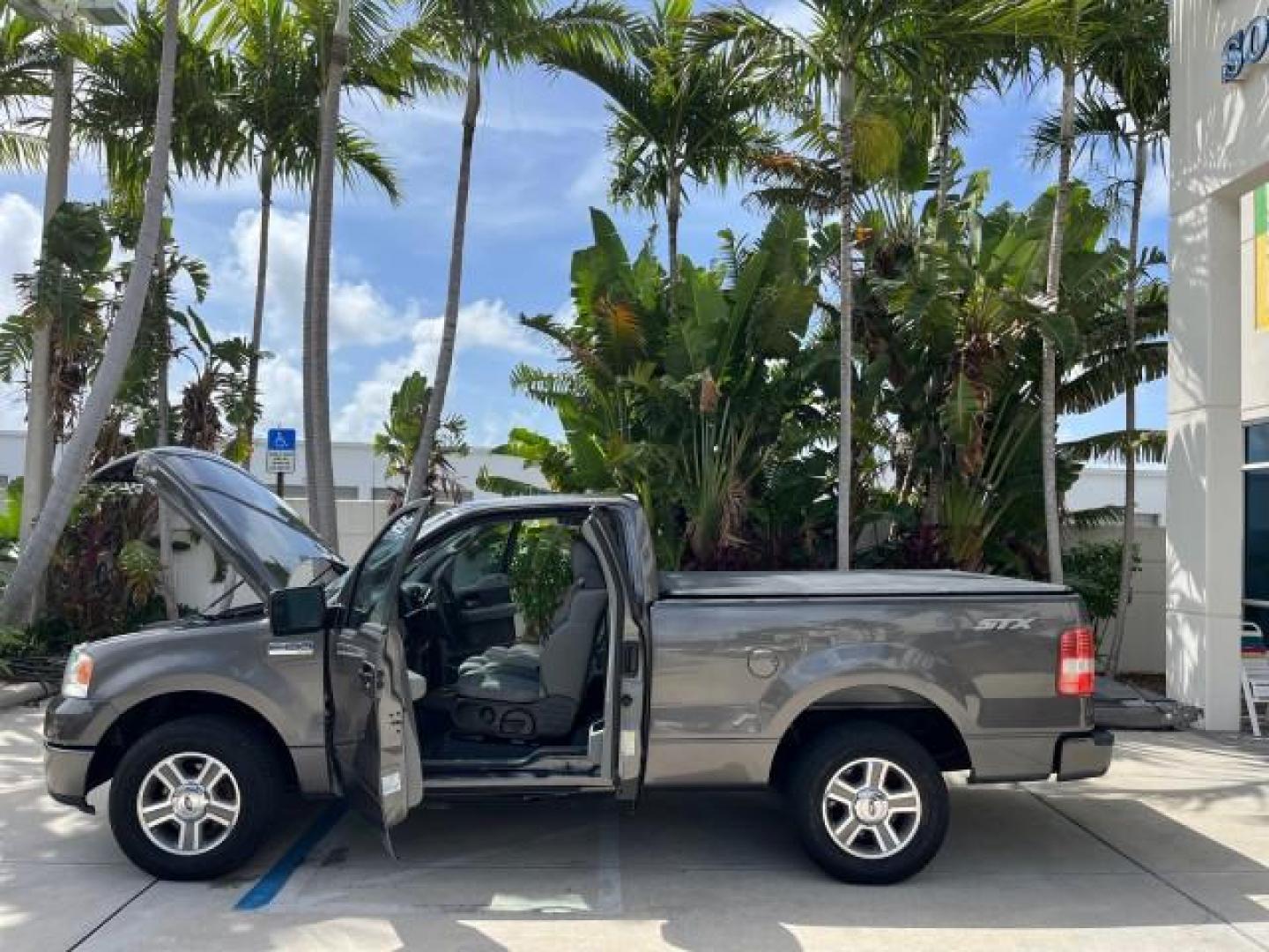 2008 Dark Shadow Grey Metallic /Flint Ford F-150 1 FL STX LOW MILES 86,909 (1FTRF12W48K) with an 4.6L EFI V8 Engine engine, Automatic transmission, located at 4701 North Dixie Hwy, Pompano Beach, FL, 33064, (954) 422-2889, 26.240938, -80.123474 - OUR WEBPAGE FLORIDACARS1.COM HAS OVER 100 PHOTOS AND FREE CARFAX LINK 2008 FORD F-150 STX ROAD READY WORK READY VIN: 1FTRF12W48KD62331 NO ACCIDENTS 4.6L V8 PICKUP NO RECALLS 6.6 FT BED 4.6L V8 F SOHC LOW MILES 86,909 GASOLINE 1 OWNER FLORIDA REAR WHEEL DRIVE 15 SERVICE RECORDS 4X2 6.6' Bed Length An - Photo#8