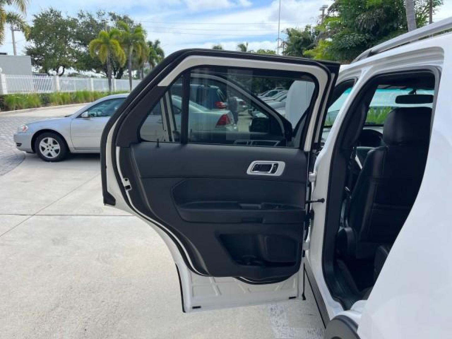 2011 White Suede /Charcoal Black Ford Explorer AWD 1 FL XLT LOW MILES 38,174 (1FMHK8D88BG) with an 3.5L Ti-VCT V6 Engine engine, Automatic transmission, located at 4701 North Dixie Hwy, Pompano Beach, FL, 33064, (954) 422-2889, 26.240938, -80.123474 - OUR WEBPAGE FLORIDACARS1.COM HAS OVER 100 PHOTOS AND FREE CARFAX LINK 2011 FORD EXPLORER XLT ROAD READY 3.5L V6 VIN: 1FMHK8D88BGA48069 1 OWNER FLORIDA 4 DOOR WAGON/SPORT UTILITY PARK SENSORS LOW MILES 38,174 AWD 3.5L V6 F DOHC 24V LEATHER PANORAMIC SUNROOF GASOLINE POWER LIFTGATE NAVIGATION 3 ROW SE - Photo#13