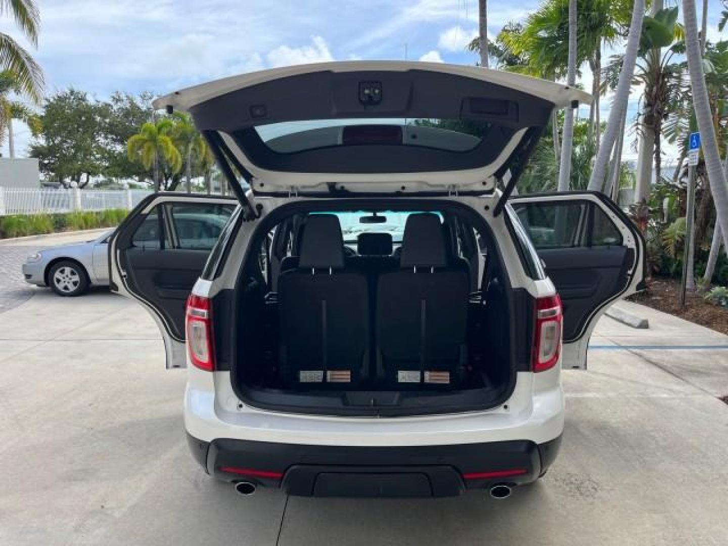 2011 White Suede /Charcoal Black Ford Explorer AWD 1 FL XLT LOW MILES 38,174 (1FMHK8D88BG) with an 3.5L Ti-VCT V6 Engine engine, Automatic transmission, located at 4701 North Dixie Hwy, Pompano Beach, FL, 33064, (954) 422-2889, 26.240938, -80.123474 - OUR WEBPAGE FLORIDACARS1.COM HAS OVER 100 PHOTOS AND FREE CARFAX LINK 2011 FORD EXPLORER XLT ROAD READY 3.5L V6 VIN: 1FMHK8D88BGA48069 1 OWNER FLORIDA 4 DOOR WAGON/SPORT UTILITY PARK SENSORS LOW MILES 38,174 AWD 3.5L V6 F DOHC 24V LEATHER PANORAMIC SUNROOF GASOLINE POWER LIFTGATE NAVIGATION 3 ROW SE - Photo#15