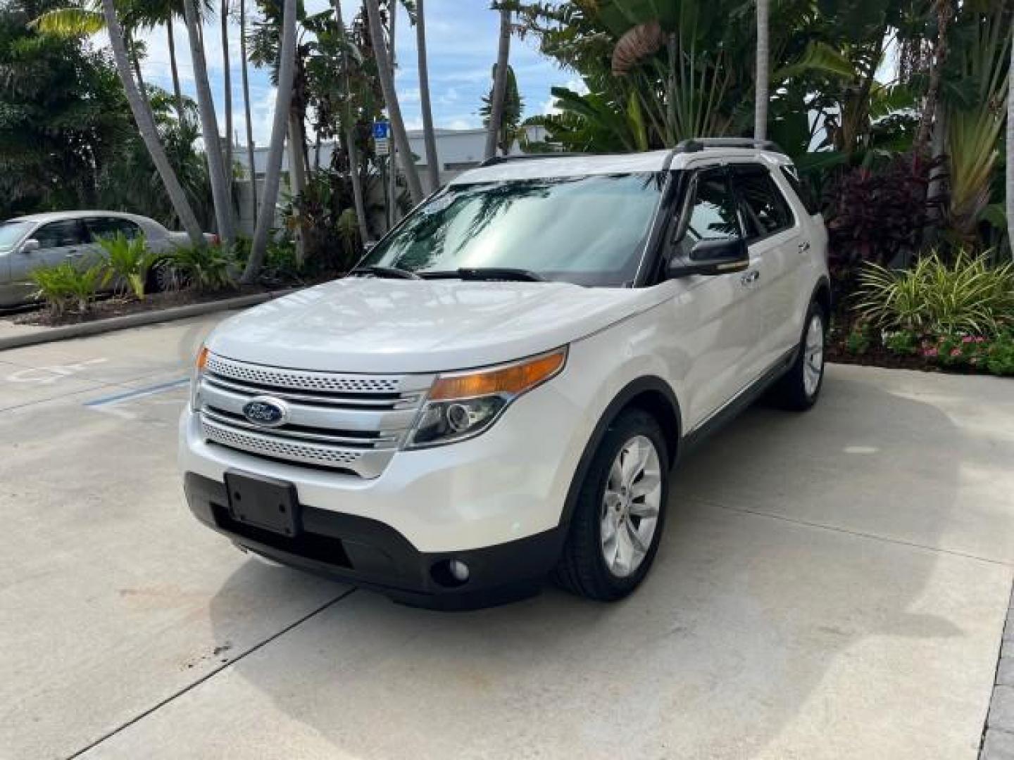 2011 White Suede /Charcoal Black Ford Explorer AWD 1 FL XLT LOW MILES 38,174 (1FMHK8D88BG) with an 3.5L Ti-VCT V6 Engine engine, Automatic transmission, located at 4701 North Dixie Hwy, Pompano Beach, FL, 33064, (954) 422-2889, 26.240938, -80.123474 - OUR WEBPAGE FLORIDACARS1.COM HAS OVER 100 PHOTOS AND FREE CARFAX LINK 2011 FORD EXPLORER XLT ROAD READY 3.5L V6 VIN: 1FMHK8D88BGA48069 1 OWNER FLORIDA 4 DOOR WAGON/SPORT UTILITY PARK SENSORS LOW MILES 38,174 AWD 3.5L V6 F DOHC 24V LEATHER PANORAMIC SUNROOF GASOLINE POWER LIFTGATE NAVIGATION 3 ROW SE - Photo#3