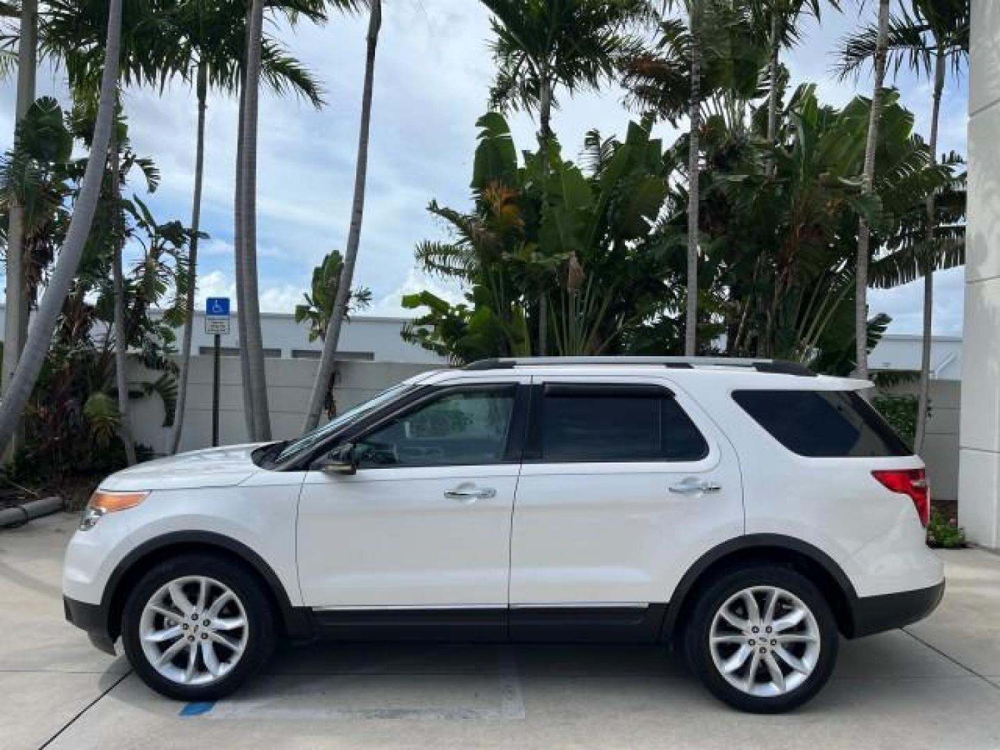 2011 White Suede /Charcoal Black Ford Explorer AWD 1 FL XLT LOW MILES 38,174 (1FMHK8D88BG) with an 3.5L Ti-VCT V6 Engine engine, Automatic transmission, located at 4701 North Dixie Hwy, Pompano Beach, FL, 33064, (954) 422-2889, 26.240938, -80.123474 - OUR WEBPAGE FLORIDACARS1.COM HAS OVER 100 PHOTOS AND FREE CARFAX LINK 2011 FORD EXPLORER XLT ROAD READY 3.5L V6 VIN: 1FMHK8D88BGA48069 1 OWNER FLORIDA 4 DOOR WAGON/SPORT UTILITY PARK SENSORS LOW MILES 38,174 AWD 3.5L V6 F DOHC 24V LEATHER PANORAMIC SUNROOF GASOLINE POWER LIFTGATE NAVIGATION 3 ROW SE - Photo#4