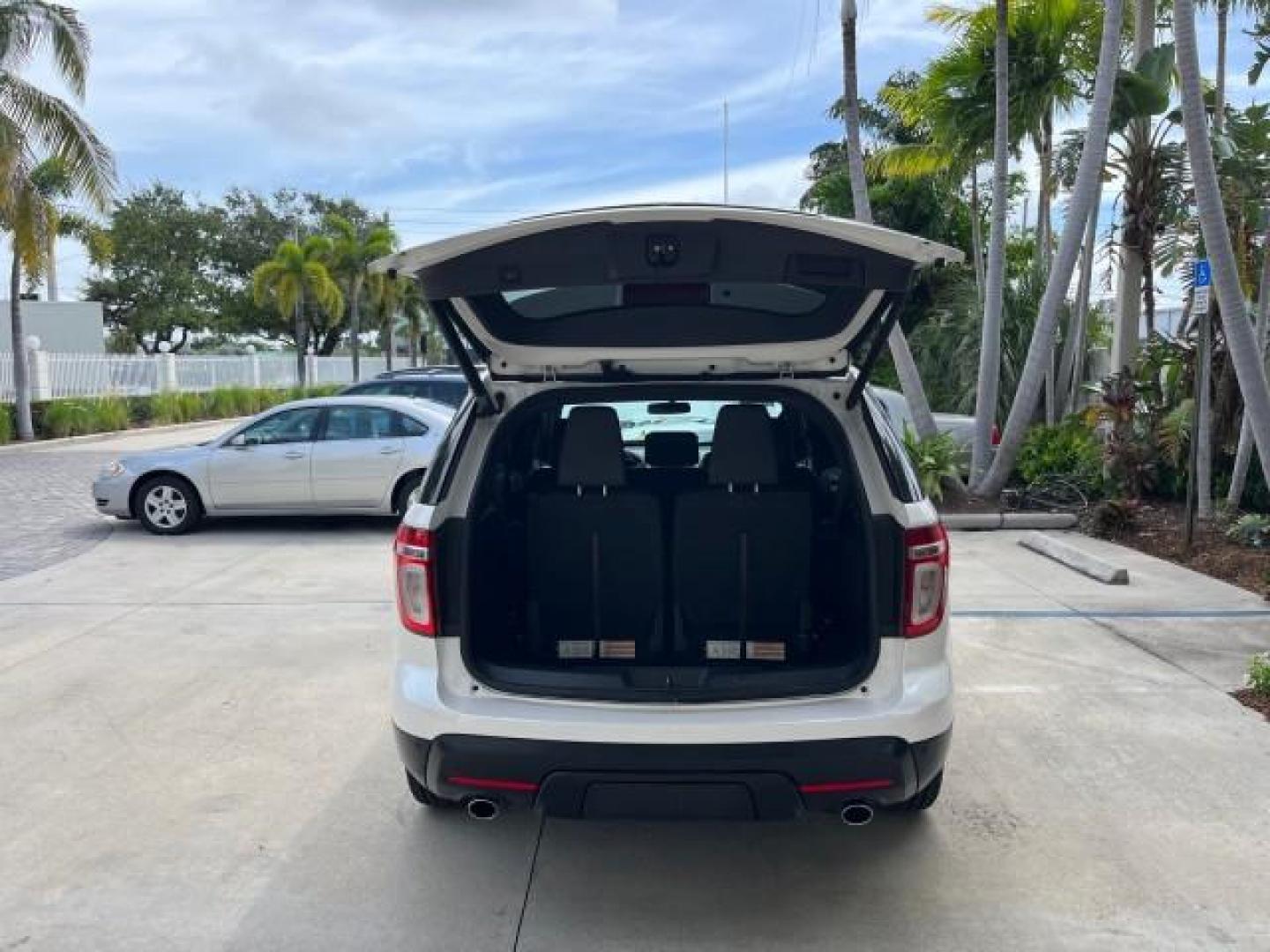 2011 White Suede /Charcoal Black Ford Explorer AWD 1 FL XLT LOW MILES 38,174 (1FMHK8D88BG) with an 3.5L Ti-VCT V6 Engine engine, Automatic transmission, located at 4701 North Dixie Hwy, Pompano Beach, FL, 33064, (954) 422-2889, 26.240938, -80.123474 - OUR WEBPAGE FLORIDACARS1.COM HAS OVER 100 PHOTOS AND FREE CARFAX LINK 2011 FORD EXPLORER XLT ROAD READY 3.5L V6 VIN: 1FMHK8D88BGA48069 1 OWNER FLORIDA 4 DOOR WAGON/SPORT UTILITY PARK SENSORS LOW MILES 38,174 AWD 3.5L V6 F DOHC 24V LEATHER PANORAMIC SUNROOF GASOLINE POWER LIFTGATE NAVIGATION 3 ROW SE - Photo#78