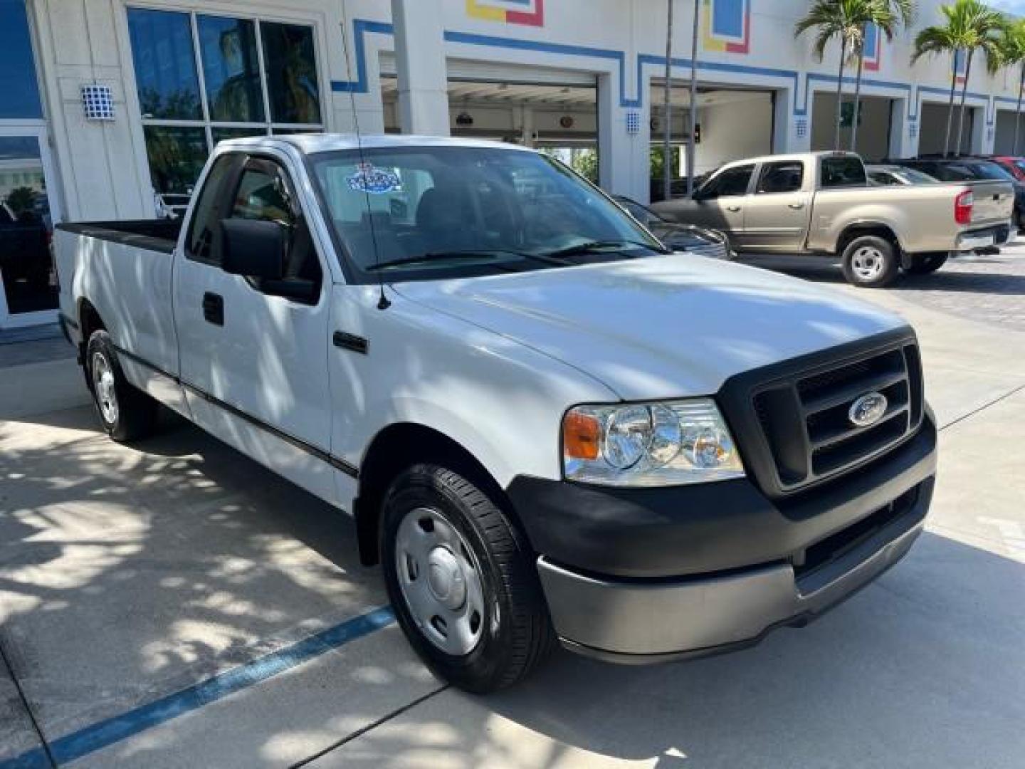 2005 Oxford White /Flint Ford F-150 1 FL XL LOW MILES 63,772 (1FTRF12245N) with an 4.2L EFI V6 Engine engine, Automatic transmission, located at 4701 North Dixie Hwy, Pompano Beach, FL, 33064, (954) 422-2889, 26.240938, -80.123474 - OUR WEBPAGE FLORIDACARS1.COM HAS OVER 100 PHOTOS AND FREE CARFAX LINK 2005 FORD F-150 XL ROAD READY WORK READY VIN: 1FTRF12245NA98700 NO ACCIDENTS 4,2L V6 4.2L V6 F OHV NO RECALLS 8.0 FT BED GASOLINE 1 OWNER FLORIDA REAR WHEEL DRIVE VERY CLEAN LOW MILES 63,772 ABS Brakes Air Conditioning CD Audio AM - Photo#68