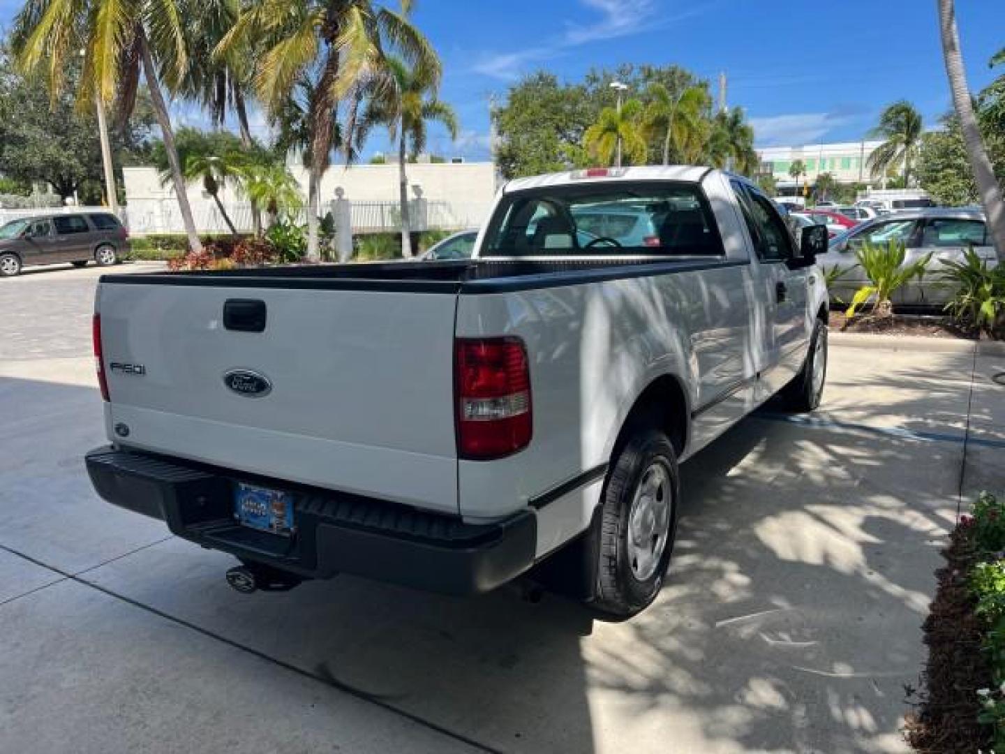 2005 Oxford White /Flint Ford F-150 1 FL XL LOW MILES 63,772 (1FTRF12245N) with an 4.2L EFI V6 Engine engine, Automatic transmission, located at 4701 North Dixie Hwy, Pompano Beach, FL, 33064, (954) 422-2889, 26.240938, -80.123474 - OUR WEBPAGE FLORIDACARS1.COM HAS OVER 100 PHOTOS AND FREE CARFAX LINK 2005 FORD F-150 XL ROAD READY WORK READY VIN: 1FTRF12245NA98700 NO ACCIDENTS 4,2L V6 4.2L V6 F OHV NO RECALLS 8.0 FT BED GASOLINE 1 OWNER FLORIDA REAR WHEEL DRIVE VERY CLEAN LOW MILES 63,772 ABS Brakes Air Conditioning CD Audio AM - Photo#7