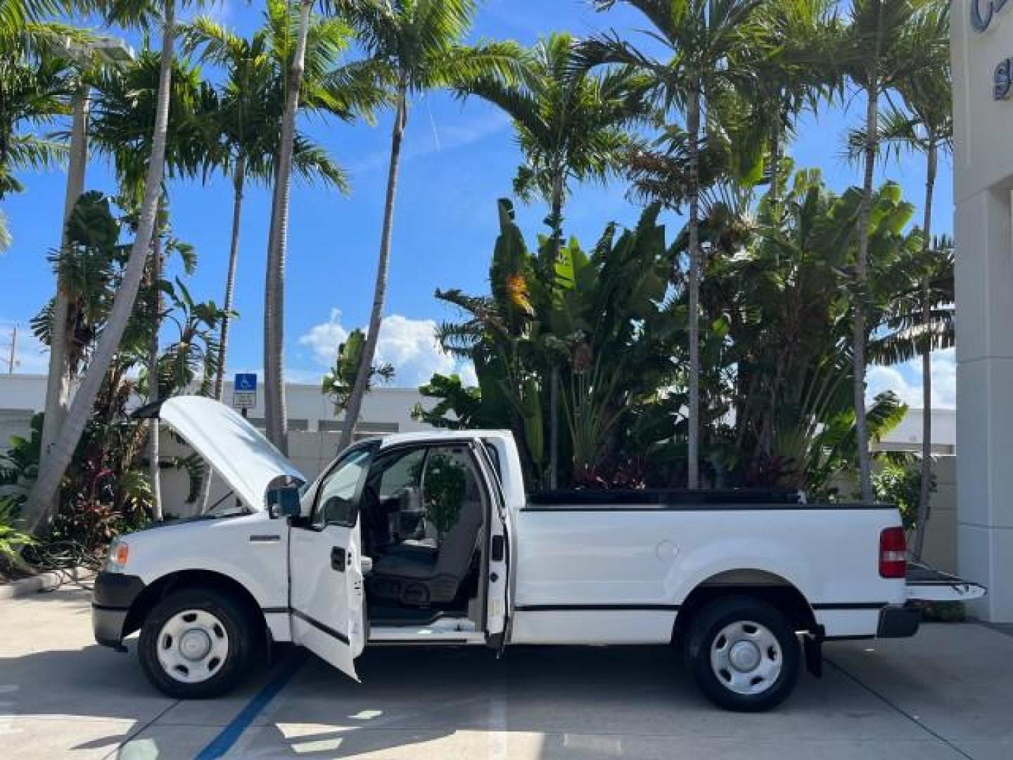 2005 Oxford White /Flint Ford F-150 1 FL XL LOW MILES 63,772 (1FTRF12245N) with an 4.2L EFI V6 Engine engine, Automatic transmission, located at 4701 North Dixie Hwy, Pompano Beach, FL, 33064, (954) 422-2889, 26.240938, -80.123474 - OUR WEBPAGE FLORIDACARS1.COM HAS OVER 100 PHOTOS AND FREE CARFAX LINK 2005 FORD F-150 XL ROAD READY WORK READY VIN: 1FTRF12245NA98700 NO ACCIDENTS 4,2L V6 4.2L V6 F OHV NO RECALLS 8.0 FT BED GASOLINE 1 OWNER FLORIDA REAR WHEEL DRIVE VERY CLEAN LOW MILES 63,772 ABS Brakes Air Conditioning CD Audio AM - Photo#8