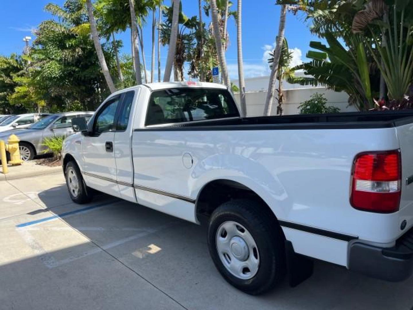 2005 Oxford White /Flint Ford F-150 1 FL XL LOW MILES 63,772 (1FTRF12245N) with an 4.2L EFI V6 Engine engine, Automatic transmission, located at 4701 North Dixie Hwy, Pompano Beach, FL, 33064, (954) 422-2889, 26.240938, -80.123474 - OUR WEBPAGE FLORIDACARS1.COM HAS OVER 100 PHOTOS AND FREE CARFAX LINK 2005 FORD F-150 XL ROAD READY WORK READY VIN: 1FTRF12245NA98700 NO ACCIDENTS 4,2L V6 4.2L V6 F OHV NO RECALLS 8.0 FT BED GASOLINE 1 OWNER FLORIDA REAR WHEEL DRIVE VERY CLEAN LOW MILES 63,772 ABS Brakes Air Conditioning CD Audio AM - Photo#90