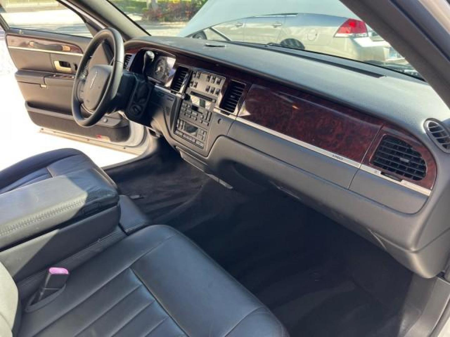 2009 Vibrant White /Black Lincoln Town Car Executive w/Limousine LO MI 79,993 (2L1FM88W09X) with an 4.6L SOHC EFI V8 Engine engine, Automatic transmission, located at 4701 North Dixie Hwy, Pompano Beach, FL, 33064, (954) 422-2889, 26.240938, -80.123474 - OUR WEBPAGE FLORIDACARS1.COM HAS OVER 100 PHOTOS AND FREE CARFAX LINK 2009 LINCOLN TOWN CAR EXECUTIVE L ROAD READY WORK READY VIN: 2L1FM88W09X601250 NO ACCIDENTS 4.6L V8 LIMOUSINE DA BRYAN COACH NO RECALLS 24 MPG 4.6L V8 F SOHC 16V 27 FT LONG LEATHER SEATS GASOLINE 7 PASSENGERS LOW MILES 79,993 REAR - Photo#27