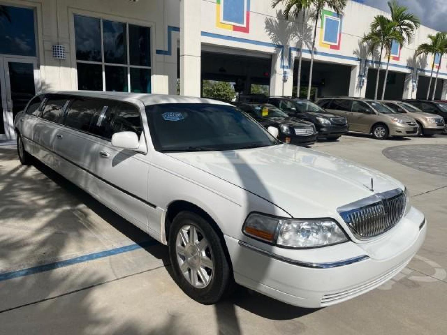 2009 Vibrant White /Black Lincoln Town Car Executive w/Limousine LO MI 79,993 (2L1FM88W09X) with an 4.6L SOHC EFI V8 Engine engine, Automatic transmission, located at 4701 North Dixie Hwy, Pompano Beach, FL, 33064, (954) 422-2889, 26.240938, -80.123474 - OUR WEBPAGE FLORIDACARS1.COM HAS OVER 100 PHOTOS AND FREE CARFAX LINK 2009 LINCOLN TOWN CAR EXECUTIVE L ROAD READY WORK READY VIN: 2L1FM88W09X601250 NO ACCIDENTS 4.6L V8 LIMOUSINE DA BRYAN COACH NO RECALLS 24 MPG 4.6L V8 F SOHC 16V 27 FT LONG LEATHER SEATS GASOLINE 7 PASSENGERS LOW MILES 79,993 REAR - Photo#96