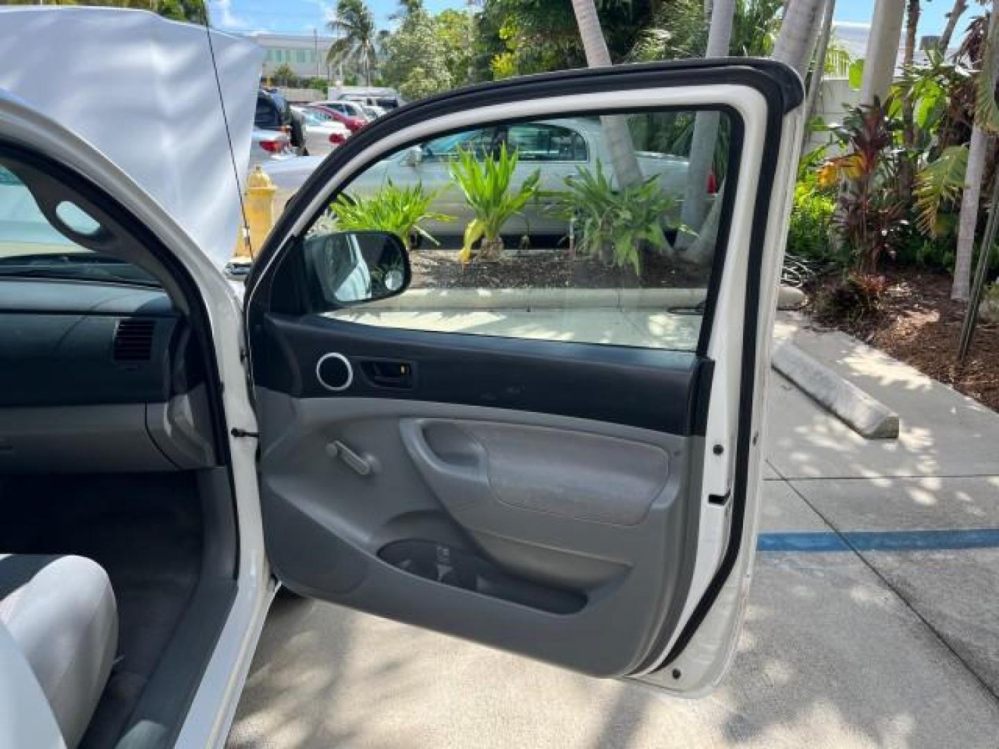 2007 Super White /Gray Toyota Tacoma AUTO AC LOW MILES 48,770 (5TENX22N27Z) with an 2.7L DOHC EFI 16-Valve I4 VVT-i Engine engine, Automatic transmission, located at 4701 North Dixie Hwy, Pompano Beach, FL, 33064, (954) 422-2889, 26.240938, -80.123474 - OUR WEBPAGE FLORIDACARS1.COM HAS OVER 100 PHOTOS AND FREE CARFAX LINK 2007 TOYOTA TACOMA ROAD READY WORK READY VIN: 5TENX22N27Z342629 NO RECALLS 2.7L I4 PICKUP LOW MILES 48,770 2.7L I4 F DOHC 16V 6,1 FT BED LENGTH GASOLINE 6 SERVICE RECORDS REAR WHEEL DRIVE 28 MPG 6.1' Bed Length Braking Assist Elec - Photo#11