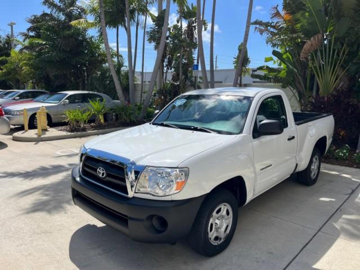 2007 Super White /Gray Toyota Tacoma AUTO AC LOW MILES 48,770 (5TENX22N27Z) with an 2.7L DOHC EFI 16-Valve I4 VVT-i Engine engine, Automatic transmission, located at 4701 North Dixie Hwy, Pompano Beach, FL, 33064, (954) 422-2889, 26.240938, -80.123474 - OUR WEBPAGE FLORIDACARS1.COM HAS OVER 100 PHOTOS AND FREE CARFAX LINK 2007 TOYOTA TACOMA ROAD READY WORK READY VIN: 5TENX22N27Z342629 NO RECALLS 2.7L I4 PICKUP LOW MILES 48,770 2.7L I4 F DOHC 16V 6,1 FT BED LENGTH GASOLINE 6 SERVICE RECORDS REAR WHEEL DRIVE 28 MPG 6.1' Bed Length Braking Assist Elec - Photo#3