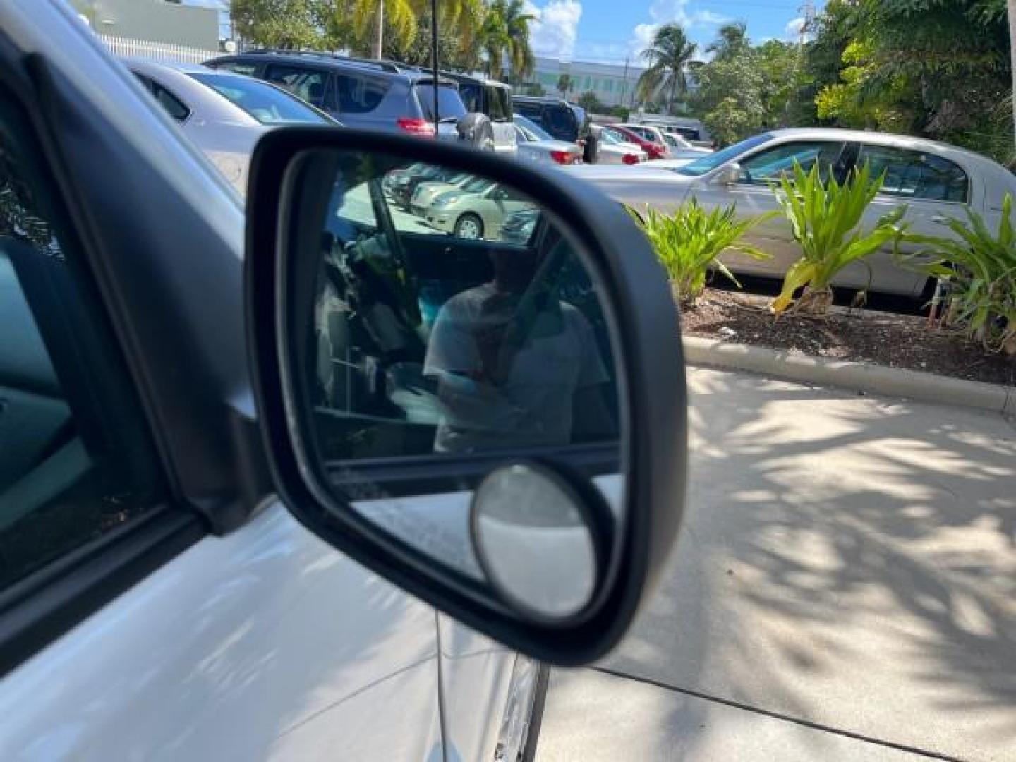 2007 Super White /Gray Toyota Tacoma AUTO AC LOW MILES 48,770 (5TENX22N27Z) with an 2.7L DOHC EFI 16-Valve I4 VVT-i Engine engine, Automatic transmission, located at 4701 North Dixie Hwy, Pompano Beach, FL, 33064, (954) 422-2889, 26.240938, -80.123474 - OUR WEBPAGE FLORIDACARS1.COM HAS OVER 100 PHOTOS AND FREE CARFAX LINK 2007 TOYOTA TACOMA ROAD READY WORK READY VIN: 5TENX22N27Z342629 NO RECALLS 2.7L I4 PICKUP LOW MILES 48,770 2.7L I4 F DOHC 16V 6,1 FT BED LENGTH GASOLINE 6 SERVICE RECORDS REAR WHEEL DRIVE 28 MPG 6.1' Bed Length Braking Assist Elec - Photo#79