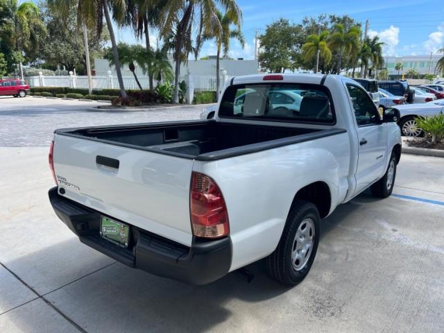 2007 Super White /Gray Toyota Tacoma AUTO AC LOW MILES 48,770 (5TENX22N27Z) with an 2.7L DOHC EFI 16-Valve I4 VVT-i Engine engine, Automatic transmission, located at 4701 North Dixie Hwy, Pompano Beach, FL, 33064, (954) 422-2889, 26.240938, -80.123474 - OUR WEBPAGE FLORIDACARS1.COM HAS OVER 100 PHOTOS AND FREE CARFAX LINK 2007 TOYOTA TACOMA ROAD READY WORK READY VIN: 5TENX22N27Z342629 NO RECALLS 2.7L I4 PICKUP LOW MILES 48,770 2.7L I4 F DOHC 16V 6,1 FT BED LENGTH GASOLINE 6 SERVICE RECORDS REAR WHEEL DRIVE 28 MPG 6.1' Bed Length Braking Assist Elec - Photo#86