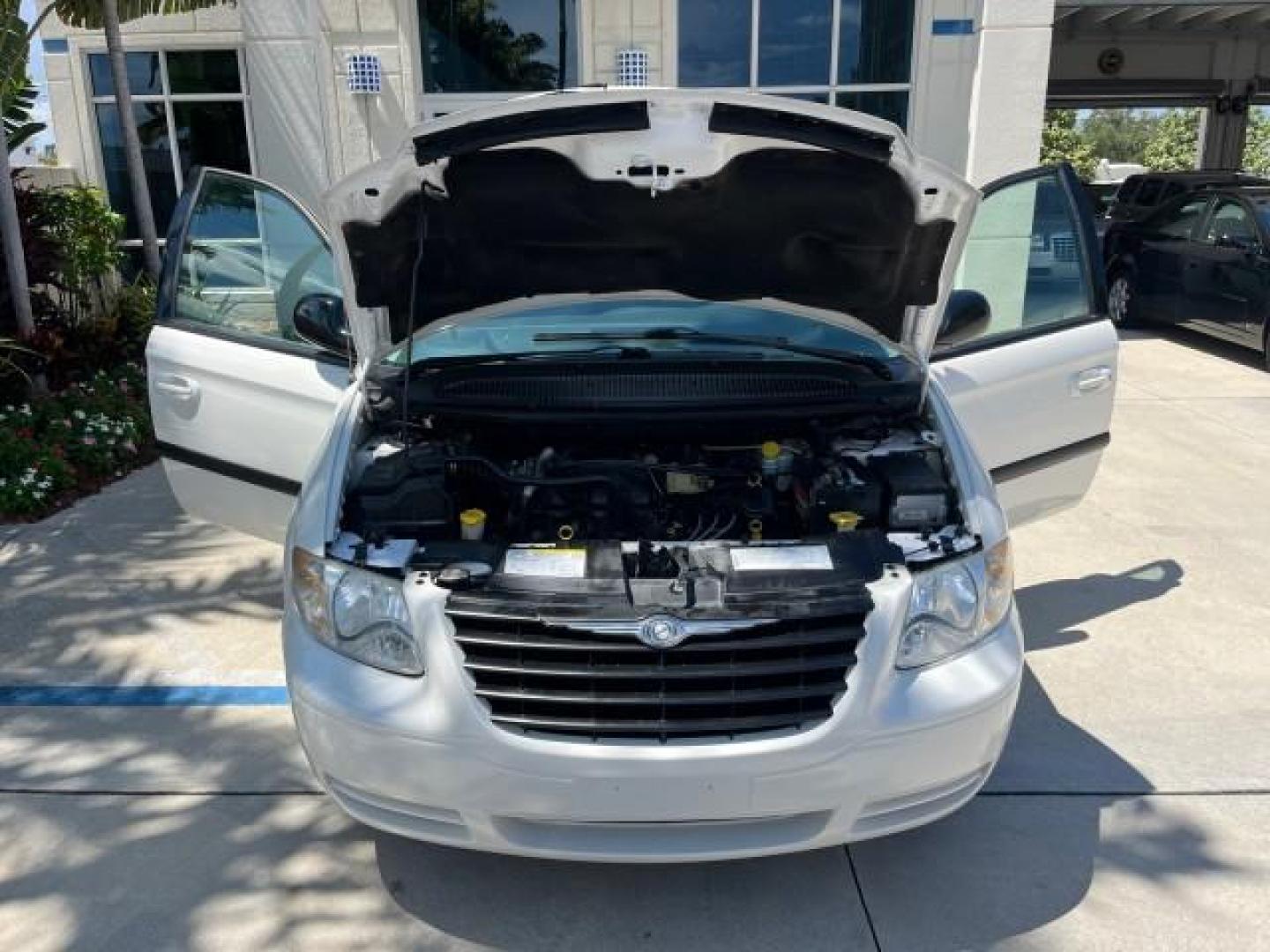 2005 Stone White /Med Slate Gray Chrysler Town and Country LOW MILES 54,735 (1C4GP45R85B) with an 3.3L OHV SMPI V6 Engine engine, Automatic transmission, located at 4701 North Dixie Hwy, Pompano Beach, FL, 33064, (954) 422-2889, 26.240938, -80.123474 - OUR WEBPAGE FLORIDACARS1.COM HAS OVER 100 PHOTOS AND FREE CARFAX LINK 2005 CHRYSLER TOWN AND COUNTRY ROAD READY 3.3L V6 VIN: 1C4GP45R85B317450 NO ACCIDENTS VAN NO RECALLS 3.3L V6 F OHV 24V FLORIDA OWNER GASOLINE POWER SEATS/MIRRORS LOW MILES 54,735 FRONT WHEEL DRIVE 20 SERVICE RECORDS 3 ROW SEATS 26 - Photo#16