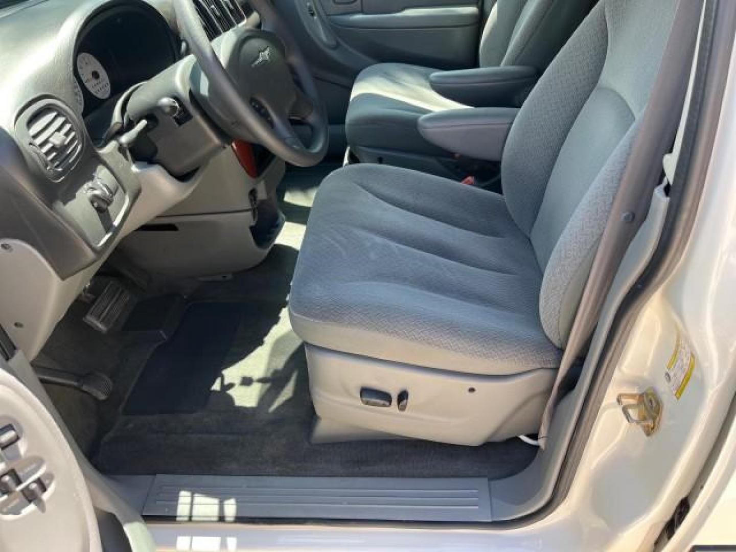 2005 Stone White /Med Slate Gray Chrysler Town and Country LOW MILES 54,735 (1C4GP45R85B) with an 3.3L OHV SMPI V6 Engine engine, Automatic transmission, located at 4701 North Dixie Hwy, Pompano Beach, FL, 33064, (954) 422-2889, 26.240938, -80.123474 - OUR WEBPAGE FLORIDACARS1.COM HAS OVER 100 PHOTOS AND FREE CARFAX LINK 2005 CHRYSLER TOWN AND COUNTRY ROAD READY 3.3L V6 VIN: 1C4GP45R85B317450 NO ACCIDENTS VAN NO RECALLS 3.3L V6 F OHV 24V FLORIDA OWNER GASOLINE POWER SEATS/MIRRORS LOW MILES 54,735 FRONT WHEEL DRIVE 20 SERVICE RECORDS 3 ROW SEATS 26 - Photo#44