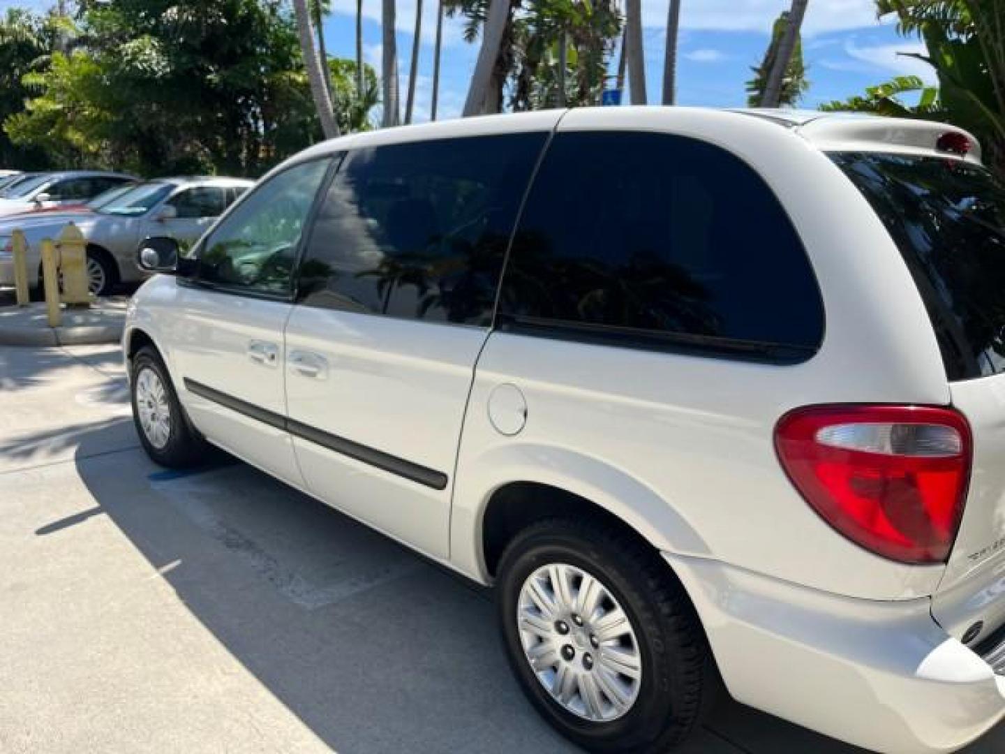 2005 Stone White /Med Slate Gray Chrysler Town and Country LOW MILES 54,735 (1C4GP45R85B) with an 3.3L OHV SMPI V6 Engine engine, Automatic transmission, located at 4701 North Dixie Hwy, Pompano Beach, FL, 33064, (954) 422-2889, 26.240938, -80.123474 - OUR WEBPAGE FLORIDACARS1.COM HAS OVER 100 PHOTOS AND FREE CARFAX LINK 2005 CHRYSLER TOWN AND COUNTRY ROAD READY 3.3L V6 VIN: 1C4GP45R85B317450 NO ACCIDENTS VAN NO RECALLS 3.3L V6 F OHV 24V FLORIDA OWNER GASOLINE POWER SEATS/MIRRORS LOW MILES 54,735 FRONT WHEEL DRIVE 20 SERVICE RECORDS 3 ROW SEATS 26 - Photo#90