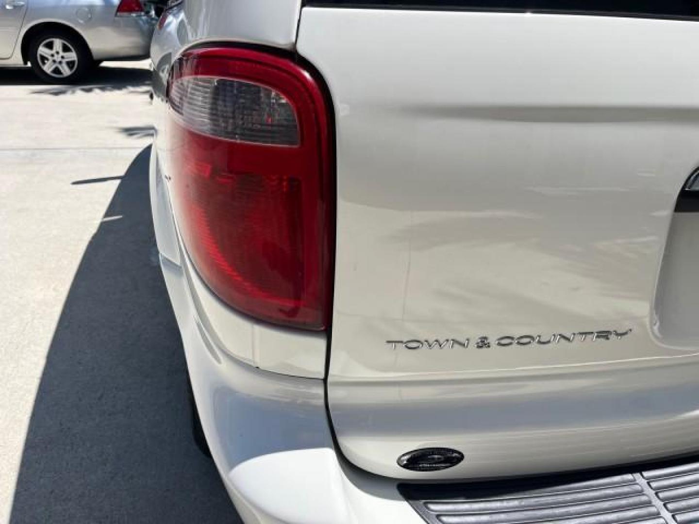 2005 Stone White /Med Slate Gray Chrysler Town and Country LOW MILES 54,735 (1C4GP45R85B) with an 3.3L OHV SMPI V6 Engine engine, Automatic transmission, located at 4701 North Dixie Hwy, Pompano Beach, FL, 33064, (954) 422-2889, 26.240938, -80.123474 - OUR WEBPAGE FLORIDACARS1.COM HAS OVER 100 PHOTOS AND FREE CARFAX LINK 2005 CHRYSLER TOWN AND COUNTRY ROAD READY 3.3L V6 VIN: 1C4GP45R85B317450 NO ACCIDENTS VAN NO RECALLS 3.3L V6 F OHV 24V FLORIDA OWNER GASOLINE POWER SEATS/MIRRORS LOW MILES 54,735 FRONT WHEEL DRIVE 20 SERVICE RECORDS 3 ROW SEATS 26 - Photo#96