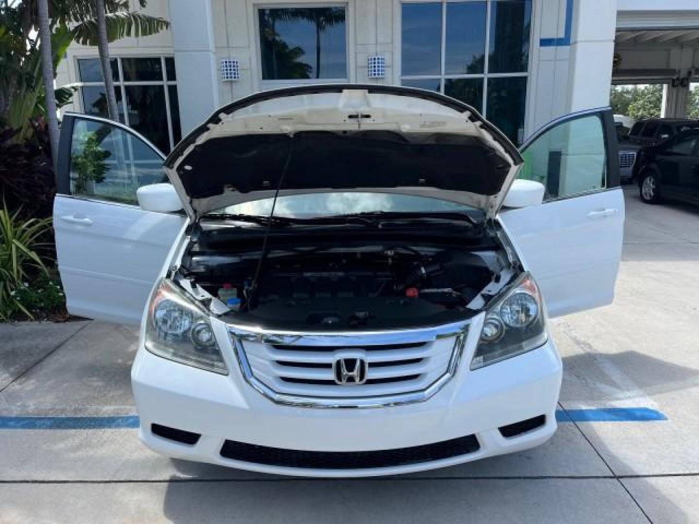 2010 Taffeta White /Ivory Honda Odyssey 1 FL EX-L LOW MILES 60,630 (5FNRL3H69AB) with an 3.5L SOHC MPFI 24-Valve i-VTEC V6 Engine engine, Automatic transmission, located at 4701 North Dixie Hwy, Pompano Beach, FL, 33064, (954) 422-2889, 26.240938, -80.123474 - OUR WEBPAGE FLORIDACARS1.COM HAS OVER 100 PHOTOS AND FREE CARFAX LINK 2010 HONDA ODYSSEY EX-L ROAD READY 3.5L V6 VIN: 5FNRL3H69AB062878 POWER LIFTGATE NO ACCIDENTS NO RECALLS VAN 1 OWNER FLORIDA 3 ROW LEATHER SEATS 3.5L V6 F SOHC 24V LOW MILES 60,630 POWER SUNROOF GASOLINE BACK UP CAMERA POWER SLIDI - Photo#16