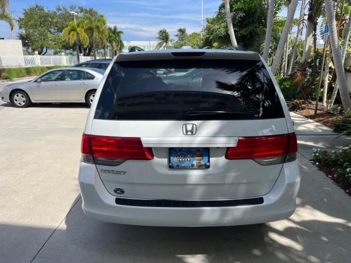 2010 Taffeta White /Ivory Honda Odyssey 1 FL EX-L LOW MILES 60,630 (5FNRL3H69AB) with an 3.5L SOHC MPFI 24-Valve i-VTEC V6 Engine engine, Automatic transmission, located at 4701 North Dixie Hwy, Pompano Beach, FL, 33064, (954) 422-2889, 26.240938, -80.123474 - OUR WEBPAGE FLORIDACARS1.COM HAS OVER 100 PHOTOS AND FREE CARFAX LINK 2010 HONDA ODYSSEY EX-L ROAD READY 3.5L V6 VIN: 5FNRL3H69AB062878 POWER LIFTGATE NO ACCIDENTS NO RECALLS VAN 1 OWNER FLORIDA 3 ROW LEATHER SEATS 3.5L V6 F SOHC 24V LOW MILES 60,630 POWER SUNROOF GASOLINE BACK UP CAMERA POWER SLIDI - Photo#6