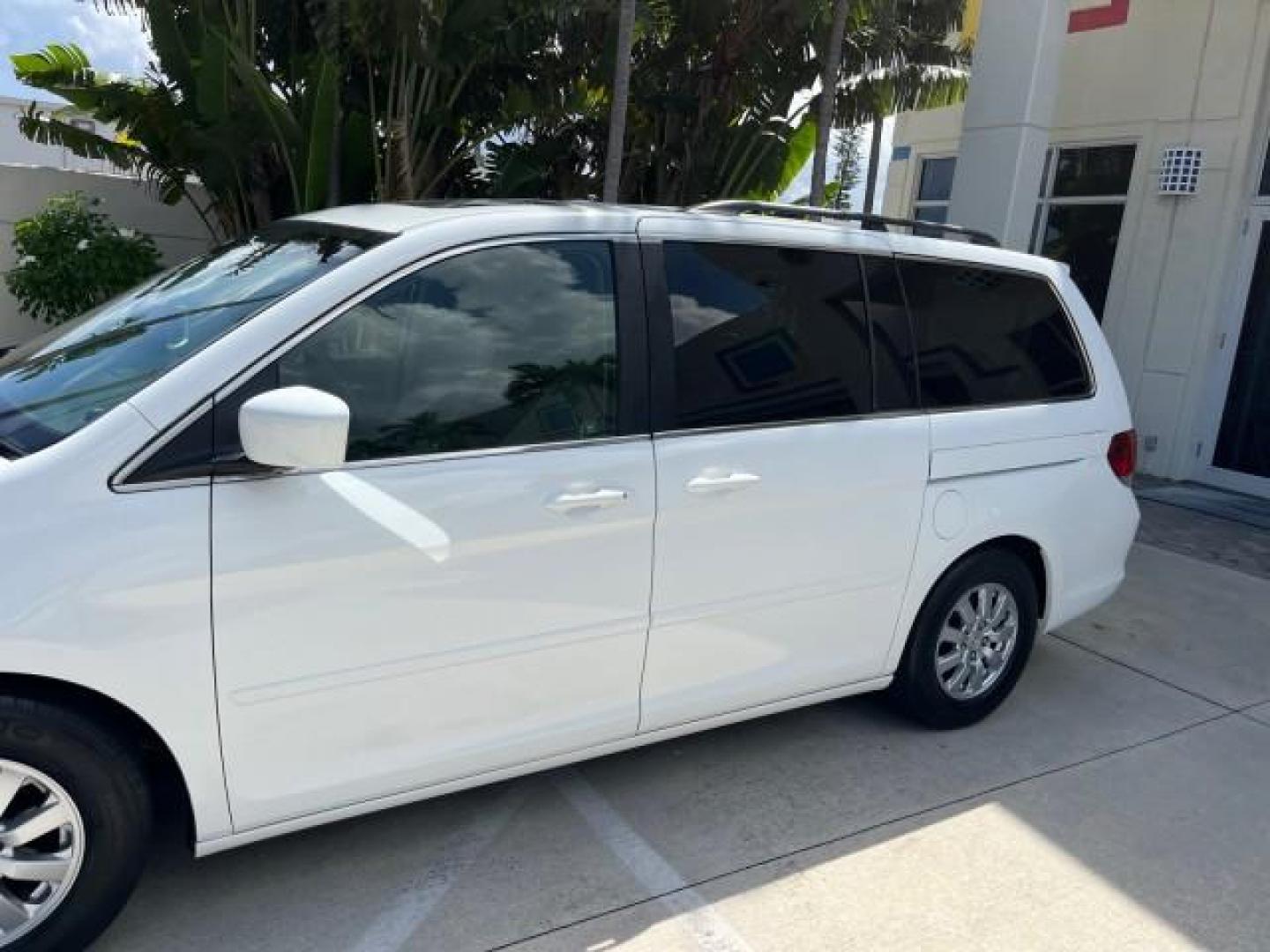 2010 Taffeta White /Ivory Honda Odyssey 1 FL EX-L LOW MILES 60,630 (5FNRL3H69AB) with an 3.5L SOHC MPFI 24-Valve i-VTEC V6 Engine engine, Automatic transmission, located at 4701 North Dixie Hwy, Pompano Beach, FL, 33064, (954) 422-2889, 26.240938, -80.123474 - OUR WEBPAGE FLORIDACARS1.COM HAS OVER 100 PHOTOS AND FREE CARFAX LINK 2010 HONDA ODYSSEY EX-L ROAD READY 3.5L V6 VIN: 5FNRL3H69AB062878 POWER LIFTGATE NO ACCIDENTS NO RECALLS VAN 1 OWNER FLORIDA 3 ROW LEATHER SEATS 3.5L V6 F SOHC 24V LOW MILES 60,630 POWER SUNROOF GASOLINE BACK UP CAMERA POWER SLIDI - Photo#86