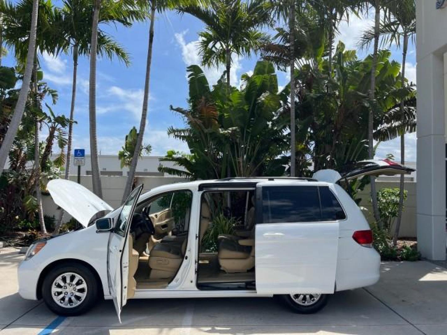 2010 Taffeta White /Ivory Honda Odyssey 1 FL EX-L LOW MILES 60,630 (5FNRL3H69AB) with an 3.5L SOHC MPFI 24-Valve i-VTEC V6 Engine engine, Automatic transmission, located at 4701 North Dixie Hwy, Pompano Beach, FL, 33064, (954) 422-2889, 26.240938, -80.123474 - OUR WEBPAGE FLORIDACARS1.COM HAS OVER 100 PHOTOS AND FREE CARFAX LINK 2010 HONDA ODYSSEY EX-L ROAD READY 3.5L V6 VIN: 5FNRL3H69AB062878 POWER LIFTGATE NO ACCIDENTS NO RECALLS VAN 1 OWNER FLORIDA 3 ROW LEATHER SEATS 3.5L V6 F SOHC 24V LOW MILES 60,630 POWER SUNROOF GASOLINE BACK UP CAMERA POWER SLIDI - Photo#8