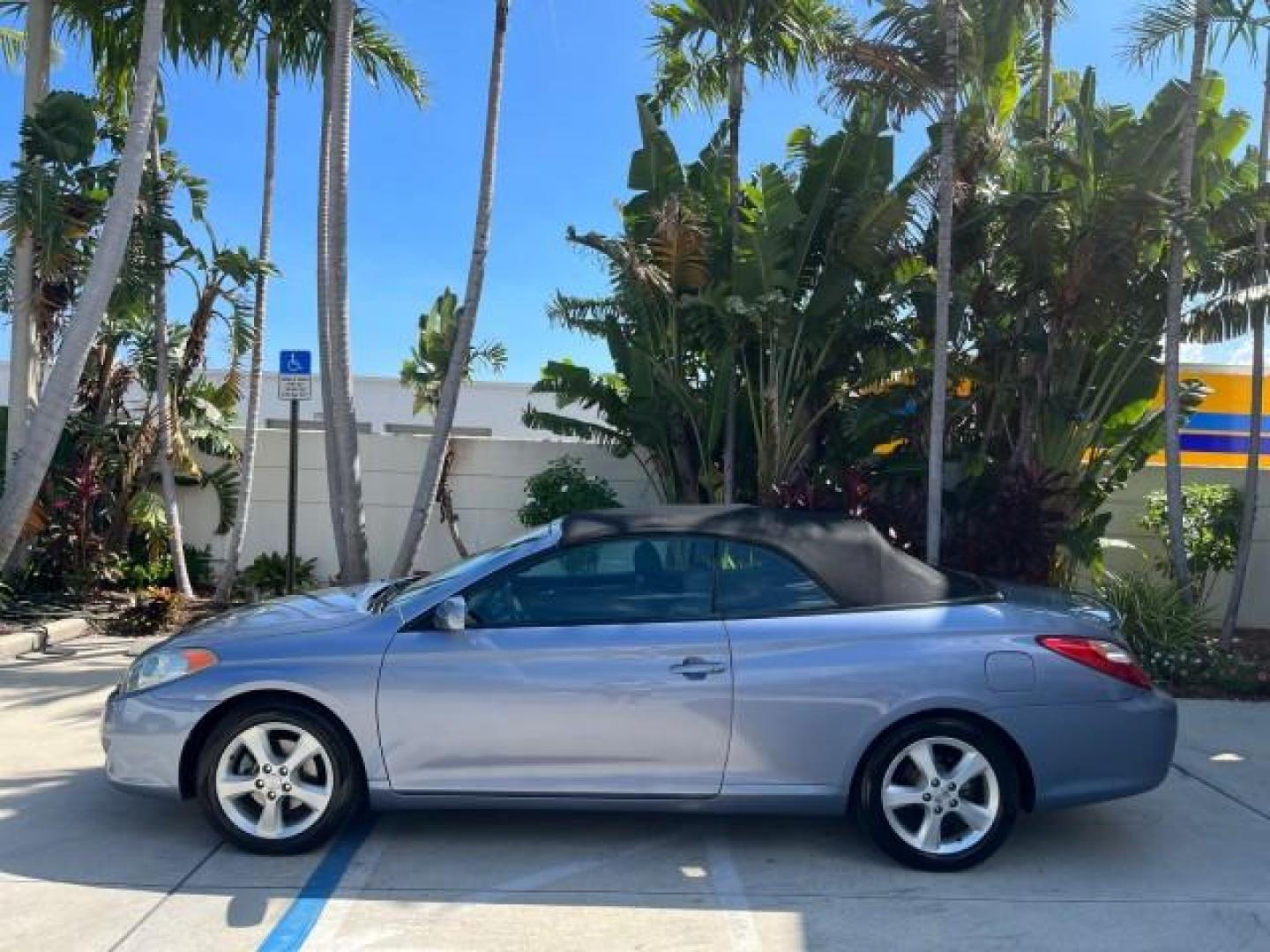 2004 Cosmic Blue Metallic /Dark Stone Toyota Camry Solara CONV 1 FL SLE LOW MILES 85,543 (4T1FA38P94U) with an 3.3L DOHC SMPI VVT-i 24-Valve V6 Engine engine, Automatic transmission, located at 4701 North Dixie Hwy, Pompano Beach, FL, 33064, (954) 422-2889, 26.240938, -80.123474 - OUR WEBPAGE FLORIDACARS1.COM HAS OVER 100 PHOTOS AND FREE CARFAX LINK 2004 TOYOTA CAMRY SOLARA SE V6 ROAD READY 3.3L V6 VIN: 4T1FA38P94U034135 NO RECALLS 29 MPG CONVERTIBLE POWER CONVERTIBLE TOP 3.3L V6 F DOHC 24V POWER LEATHER SEATS GASOLINE 1 OWNER FLORIDA FRONT WHEEL DRIVE 10 SERVICE RECORDS LOW - Photo#4