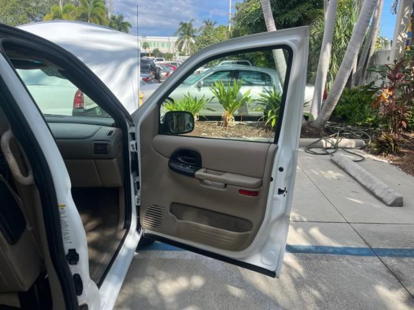 2002 Bright White /Neutral Chevrolet Venture LOW MILES 70,094 1 FL LT LEATHER LOW MILES 70,094 (1GNDX03E42D) with an 3.4L SFI V6 Engine engine, Automatic transmission, located at 4701 North Dixie Hwy, Pompano Beach, FL, 33064, (954) 422-2889, 26.240938, -80.123474 - OUR WEBPAGE FLORIDACARS1.COM HAS OVER 100 PHOTOS AND FREE CARFAX LINK 2002 CHEVROLET VENTURE LS ROAD READY 3.4L V6 VIN: 1GNDX03E42D210818 NO RECALLS 26 MPG VAN 1 OWNER FLORIDA 3.4L V6 F OHV 12V 3 ROW LEATHER SEATS GASOLINE DUAL AC LOW MILES 70,094 FRONT WHEEL DRIVE POWER SLIDING DOORS 17 SERVICE REC - Photo#11