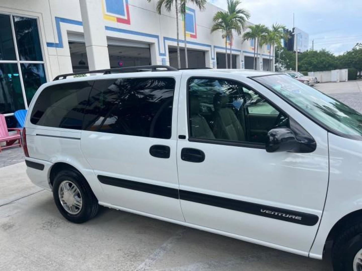 2002 Bright White /Neutral Chevrolet Venture LOW MILES 70,094 1 FL LT LEATHER LOW MILES 70,094 (1GNDX03E42D) with an 3.4L SFI V6 Engine engine, Automatic transmission, located at 4701 North Dixie Hwy, Pompano Beach, FL, 33064, (954) 422-2889, 26.240938, -80.123474 - OUR WEBPAGE FLORIDACARS1.COM HAS OVER 100 PHOTOS AND FREE CARFAX LINK 2002 CHEVROLET VENTURE LS ROAD READY 3.4L V6 VIN: 1GNDX03E42D210818 NO RECALLS 26 MPG VAN 1 OWNER FLORIDA 3.4L V6 F OHV 12V 3 ROW LEATHER SEATS GASOLINE DUAL AC LOW MILES 70,094 FRONT WHEEL DRIVE POWER SLIDING DOORS 17 SERVICE REC - Photo#79