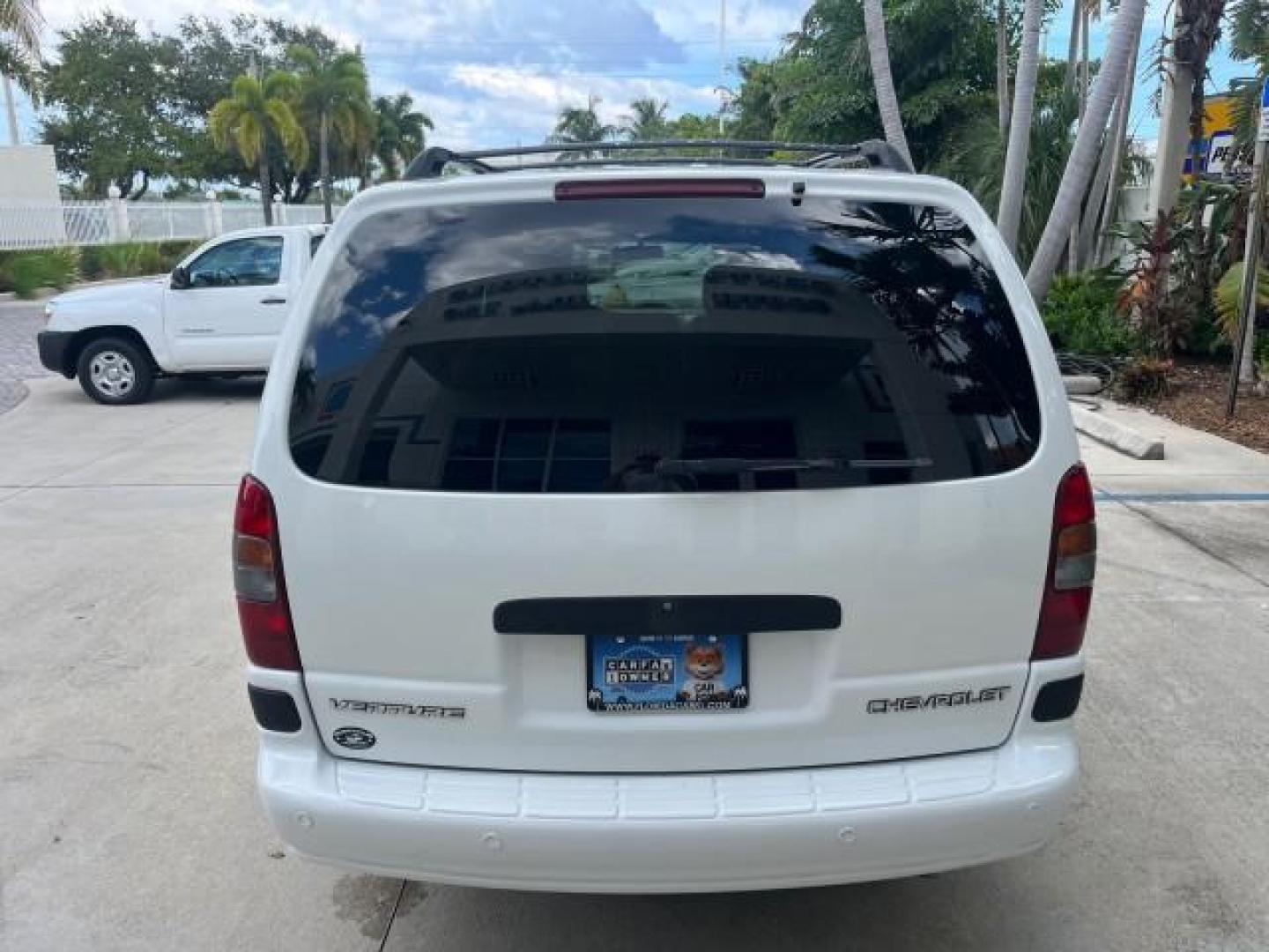 2002 Bright White /Neutral Chevrolet Venture LOW MILES 70,094 1 FL LT LEATHER LOW MILES 70,094 (1GNDX03E42D) with an 3.4L SFI V6 Engine engine, Automatic transmission, located at 4701 North Dixie Hwy, Pompano Beach, FL, 33064, (954) 422-2889, 26.240938, -80.123474 - OUR WEBPAGE FLORIDACARS1.COM HAS OVER 100 PHOTOS AND FREE CARFAX LINK 2002 CHEVROLET VENTURE LS ROAD READY 3.4L V6 VIN: 1GNDX03E42D210818 NO RECALLS 26 MPG VAN 1 OWNER FLORIDA 3.4L V6 F OHV 12V 3 ROW LEATHER SEATS GASOLINE DUAL AC LOW MILES 70,094 FRONT WHEEL DRIVE POWER SLIDING DOORS 17 SERVICE REC - Photo#88