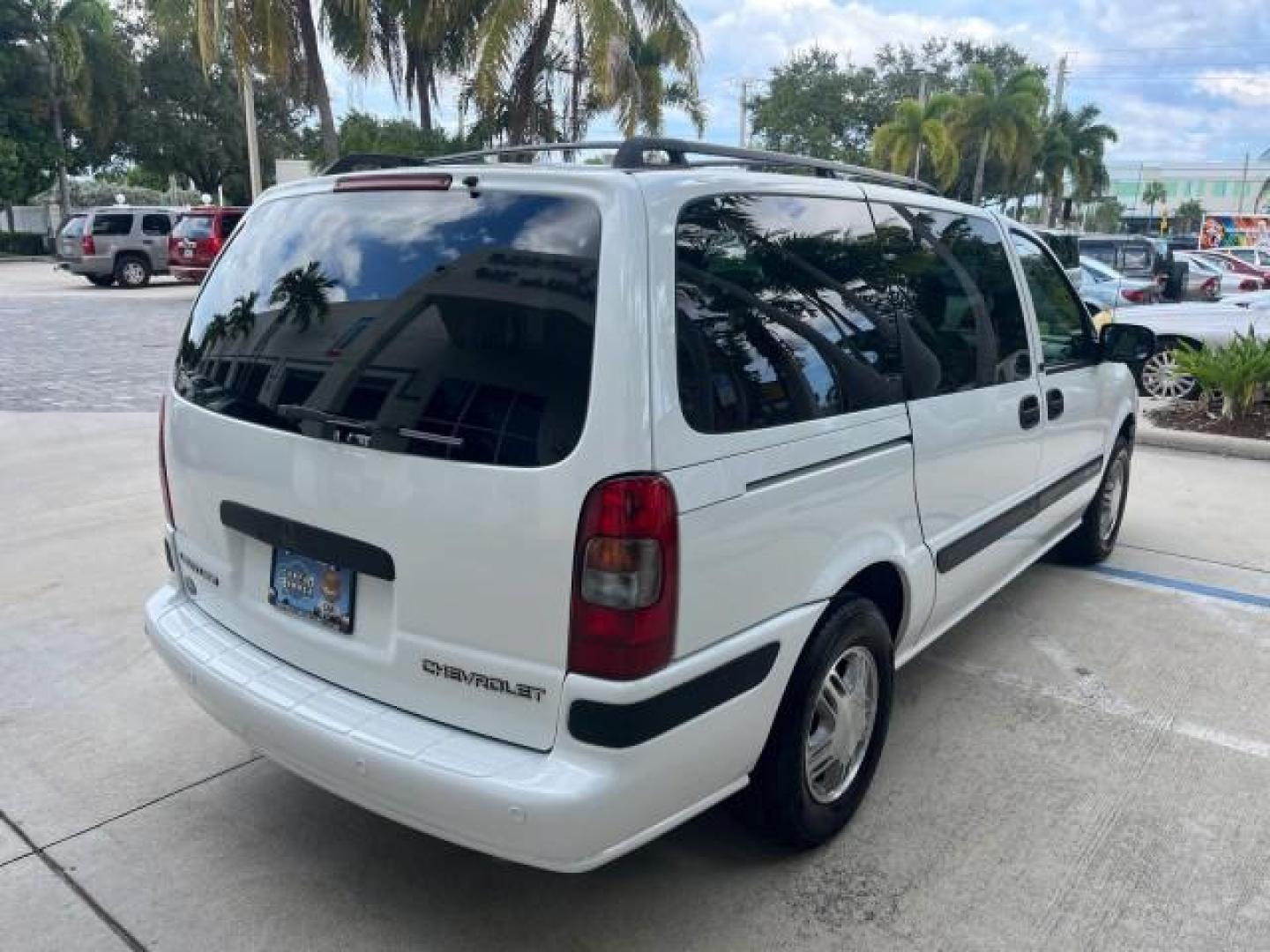 2002 Bright White /Neutral Chevrolet Venture LOW MILES 70,094 1 FL LT LEATHER LOW MILES 70,094 (1GNDX03E42D) with an 3.4L SFI V6 Engine engine, Automatic transmission, located at 4701 North Dixie Hwy, Pompano Beach, FL, 33064, (954) 422-2889, 26.240938, -80.123474 - OUR WEBPAGE FLORIDACARS1.COM HAS OVER 100 PHOTOS AND FREE CARFAX LINK 2002 CHEVROLET VENTURE LS ROAD READY 3.4L V6 VIN: 1GNDX03E42D210818 NO RECALLS 26 MPG VAN 1 OWNER FLORIDA 3.4L V6 F OHV 12V 3 ROW LEATHER SEATS GASOLINE DUAL AC LOW MILES 70,094 FRONT WHEEL DRIVE POWER SLIDING DOORS 17 SERVICE REC - Photo#90