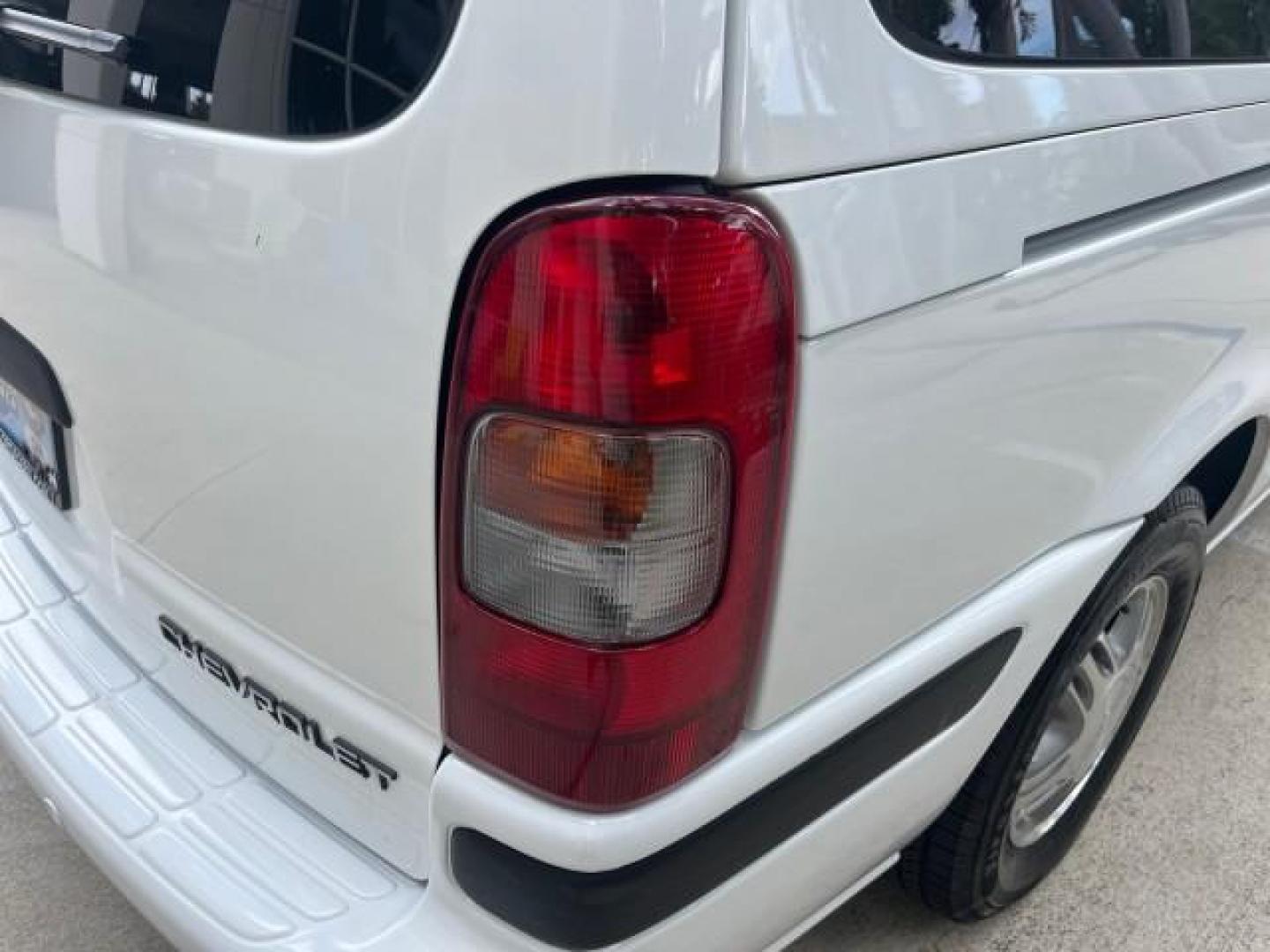 2002 Bright White /Neutral Chevrolet Venture LOW MILES 70,094 1 FL LT LEATHER LOW MILES 70,094 (1GNDX03E42D) with an 3.4L SFI V6 Engine engine, Automatic transmission, located at 4701 North Dixie Hwy, Pompano Beach, FL, 33064, (954) 422-2889, 26.240938, -80.123474 - OUR WEBPAGE FLORIDACARS1.COM HAS OVER 100 PHOTOS AND FREE CARFAX LINK 2002 CHEVROLET VENTURE LS ROAD READY 3.4L V6 VIN: 1GNDX03E42D210818 NO RECALLS 26 MPG VAN 1 OWNER FLORIDA 3.4L V6 F OHV 12V 3 ROW LEATHER SEATS GASOLINE DUAL AC LOW MILES 70,094 FRONT WHEEL DRIVE POWER SLIDING DOORS 17 SERVICE REC - Photo#98