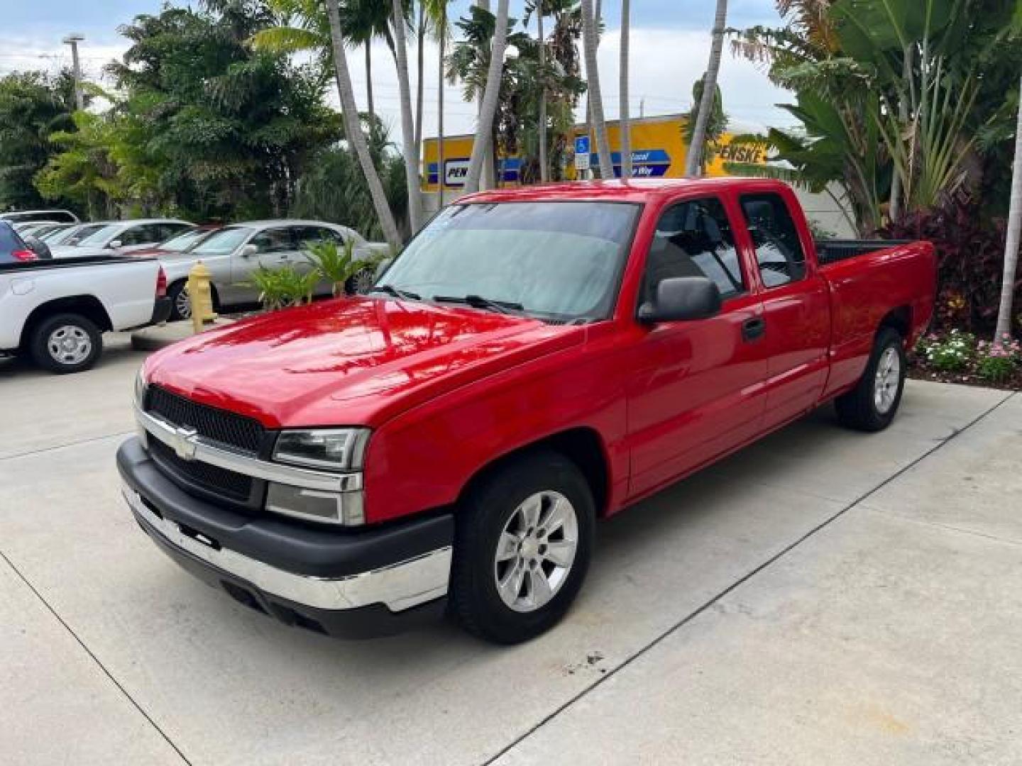 2005 Sport Red Metallic /Medium Gray Chevrolet Silverado 1500 4 DR LOW MILES 79,987 (1GCEC19X25Z) with an 4.3L Vortec 4300 V6 MFI Engine engine, Automatic transmission, located at 4701 North Dixie Hwy, Pompano Beach, FL, 33064, (954) 422-2889, 26.240938, -80.123474 - OUR WEBPAGE FLORIDACARS1.COM HAS OVER 100 PHOTOS AND FREE CARFAX LINK 2005 CHEVROLET SILVERADO 1500 ROAD READY WORK READY VIN: 1GCEC19X25Z205566 NO ACCIDENTS 6,6 FT BED 4 DOOR EXTENDED CAB PICKUP NO RECALLS 4.3L V6 4.3L V6 F FLORIDA OWNER GASOLINE BLUETOOTH LOW MILES 79,987 REAR WHEEL DRIVE BACK UP - Photo#3