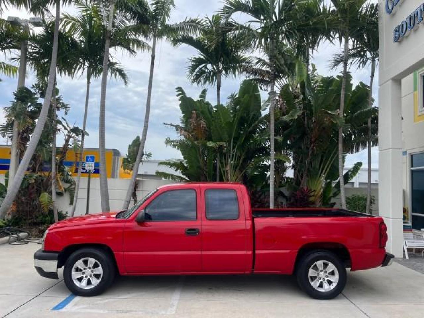 2005 Sport Red Metallic /Medium Gray Chevrolet Silverado 1500 4 DR LOW MILES 79,987 (1GCEC19X25Z) with an 4.3L Vortec 4300 V6 MFI Engine engine, Automatic transmission, located at 4701 North Dixie Hwy, Pompano Beach, FL, 33064, (954) 422-2889, 26.240938, -80.123474 - OUR WEBPAGE FLORIDACARS1.COM HAS OVER 100 PHOTOS AND FREE CARFAX LINK 2005 CHEVROLET SILVERADO 1500 ROAD READY WORK READY VIN: 1GCEC19X25Z205566 NO ACCIDENTS 6,6 FT BED 4 DOOR EXTENDED CAB PICKUP NO RECALLS 4.3L V6 4.3L V6 F FLORIDA OWNER GASOLINE BLUETOOTH LOW MILES 79,987 REAR WHEEL DRIVE BACK UP - Photo#4