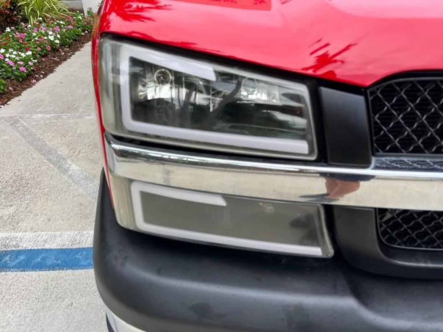 2005 Sport Red Metallic /Medium Gray Chevrolet Silverado 1500 4 DR LOW MILES 79,987 (1GCEC19X25Z) with an 4.3L Vortec 4300 V6 MFI Engine engine, Automatic transmission, located at 4701 North Dixie Hwy, Pompano Beach, FL, 33064, (954) 422-2889, 26.240938, -80.123474 - OUR WEBPAGE FLORIDACARS1.COM HAS OVER 100 PHOTOS AND FREE CARFAX LINK 2005 CHEVROLET SILVERADO 1500 ROAD READY WORK READY VIN: 1GCEC19X25Z205566 NO ACCIDENTS 6,6 FT BED 4 DOOR EXTENDED CAB PICKUP NO RECALLS 4.3L V6 4.3L V6 F FLORIDA OWNER GASOLINE BLUETOOTH LOW MILES 79,987 REAR WHEEL DRIVE BACK UP - Photo#62