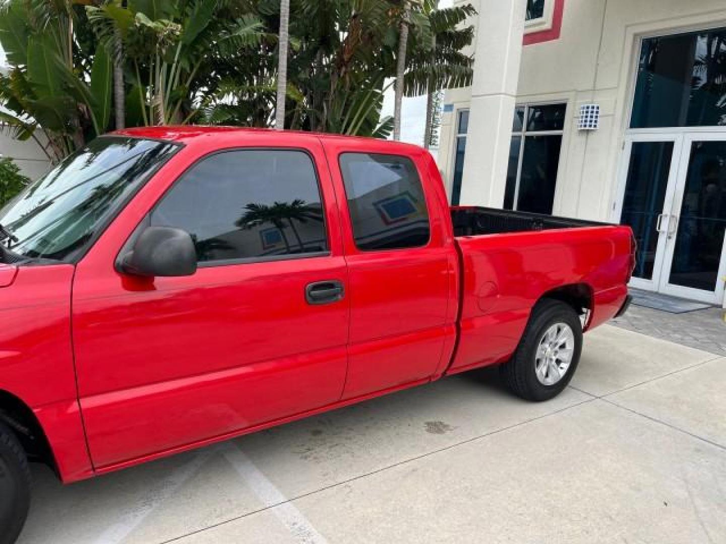 2005 Sport Red Metallic /Medium Gray Chevrolet Silverado 1500 4 DR LOW MILES 79,987 (1GCEC19X25Z) with an 4.3L Vortec 4300 V6 MFI Engine engine, Automatic transmission, located at 4701 North Dixie Hwy, Pompano Beach, FL, 33064, (954) 422-2889, 26.240938, -80.123474 - OUR WEBPAGE FLORIDACARS1.COM HAS OVER 100 PHOTOS AND FREE CARFAX LINK 2005 CHEVROLET SILVERADO 1500 ROAD READY WORK READY VIN: 1GCEC19X25Z205566 NO ACCIDENTS 6,6 FT BED 4 DOOR EXTENDED CAB PICKUP NO RECALLS 4.3L V6 4.3L V6 F FLORIDA OWNER GASOLINE BLUETOOTH LOW MILES 79,987 REAR WHEEL DRIVE BACK UP - Photo#73