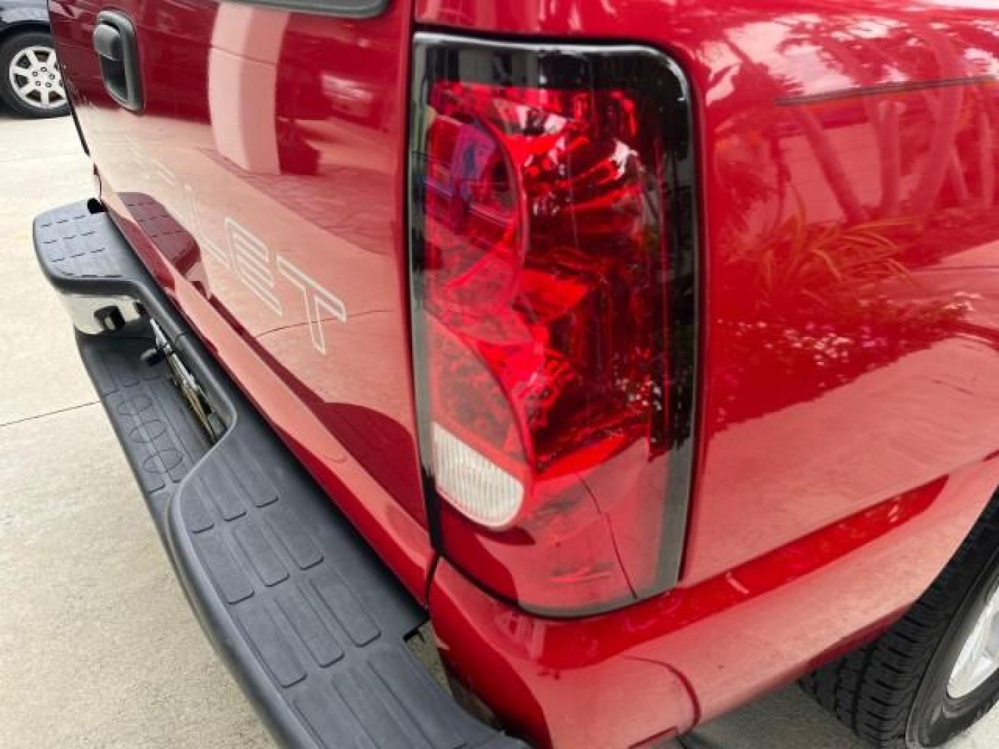 2005 Sport Red Metallic /Medium Gray Chevrolet Silverado 1500 4 DR LOW MILES 79,987 (1GCEC19X25Z) with an 4.3L Vortec 4300 V6 MFI Engine engine, Automatic transmission, located at 4701 North Dixie Hwy, Pompano Beach, FL, 33064, (954) 422-2889, 26.240938, -80.123474 - OUR WEBPAGE FLORIDACARS1.COM HAS OVER 100 PHOTOS AND FREE CARFAX LINK 2005 CHEVROLET SILVERADO 1500 ROAD READY WORK READY VIN: 1GCEC19X25Z205566 NO ACCIDENTS 6,6 FT BED 4 DOOR EXTENDED CAB PICKUP NO RECALLS 4.3L V6 4.3L V6 F FLORIDA OWNER GASOLINE BLUETOOTH LOW MILES 79,987 REAR WHEEL DRIVE BACK UP - Photo#86