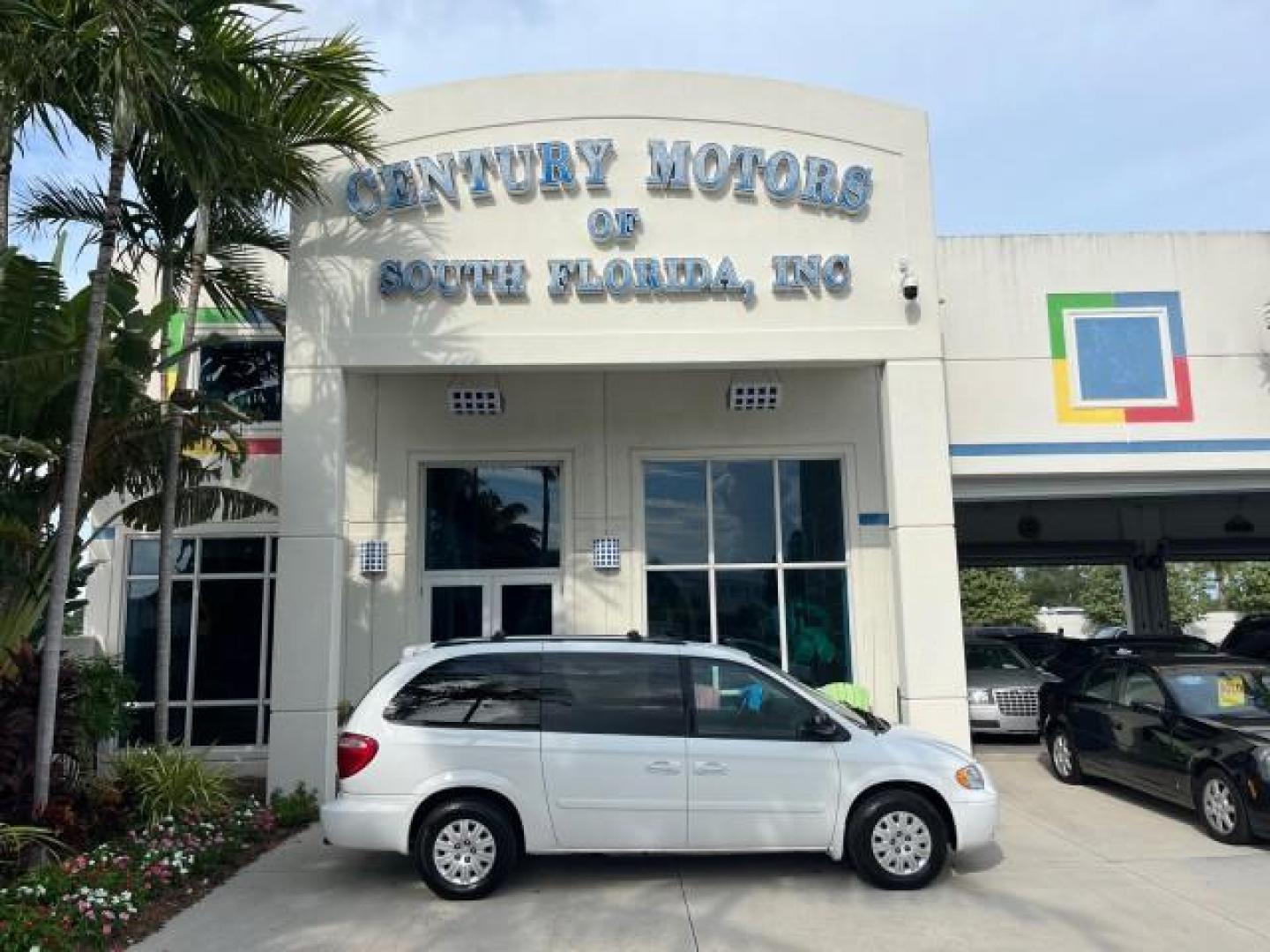 2005 Stone White /Med Slate Gray Chrysler Town and Country 1 OWNER LX LOW MILES 50,763 (2C4GP44R25R) with an 3.3L OHV SMPI V6 Engine engine, Automatic transmission, located at 4701 North Dixie Hwy, Pompano Beach, FL, 33064, (954) 422-2889, 26.240938, -80.123474 - OUR WEBPAGE FLORIDACARS1.COM HAS OVER 100 PHOTOS AND FREE CARFAX LINK 2005 CHRYSLER TOWN AND COUNTRY LX ROAD READY 3.3L V6 VIN: 2C4GP44R25R227228 NO ACCIDENTS VAN NO RECALLS 3.3L V6 F OHV 24V 1 OWNER 26 MPG GASOLINE POWER SEATS/MIRRORS LOW MILES 50,763 FRONT WHEEL DRIVE 40 SERVICE RECORDS 3 ROW SEAT - Photo#0