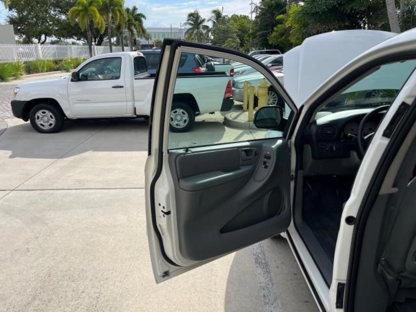 2005 Stone White /Med Slate Gray Chrysler Town and Country 1 OWNER LX LOW MILES 50,763 (2C4GP44R25R) with an 3.3L OHV SMPI V6 Engine engine, Automatic transmission, located at 4701 North Dixie Hwy, Pompano Beach, FL, 33064, (954) 422-2889, 26.240938, -80.123474 - OUR WEBPAGE FLORIDACARS1.COM HAS OVER 100 PHOTOS AND FREE CARFAX LINK 2005 CHRYSLER TOWN AND COUNTRY LX ROAD READY 3.3L V6 VIN: 2C4GP44R25R227228 NO ACCIDENTS VAN NO RECALLS 3.3L V6 F OHV 24V 1 OWNER 26 MPG GASOLINE POWER SEATS/MIRRORS LOW MILES 50,763 FRONT WHEEL DRIVE 40 SERVICE RECORDS 3 ROW SEAT - Photo#9