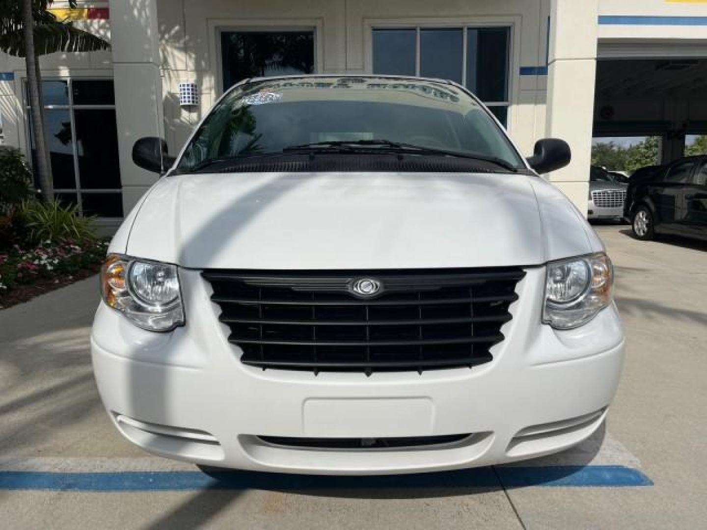 2005 Stone White /Med Slate Gray Chrysler Town and Country 1 OWNER LX LOW MILES 50,763 (2C4GP44R25R) with an 3.3L OHV SMPI V6 Engine engine, Automatic transmission, located at 4701 North Dixie Hwy, Pompano Beach, FL, 33064, (954) 422-2889, 26.240938, -80.123474 - OUR WEBPAGE FLORIDACARS1.COM HAS OVER 100 PHOTOS AND FREE CARFAX LINK 2005 CHRYSLER TOWN AND COUNTRY LX ROAD READY 3.3L V6 VIN: 2C4GP44R25R227228 NO ACCIDENTS VAN NO RECALLS 3.3L V6 F OHV 24V 1 OWNER 26 MPG GASOLINE POWER SEATS/MIRRORS LOW MILES 50,763 FRONT WHEEL DRIVE 40 SERVICE RECORDS 3 ROW SEAT - Photo#85