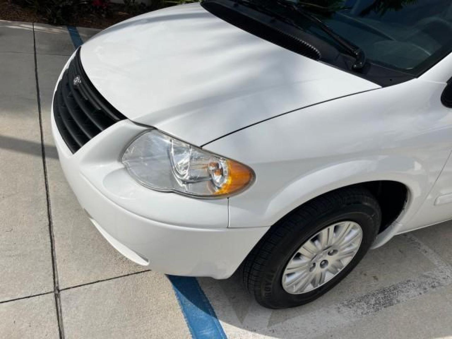 2005 Stone White /Med Slate Gray Chrysler Town and Country 1 OWNER LX LOW MILES 50,763 (2C4GP44R25R) with an 3.3L OHV SMPI V6 Engine engine, Automatic transmission, located at 4701 North Dixie Hwy, Pompano Beach, FL, 33064, (954) 422-2889, 26.240938, -80.123474 - OUR WEBPAGE FLORIDACARS1.COM HAS OVER 100 PHOTOS AND FREE CARFAX LINK 2005 CHRYSLER TOWN AND COUNTRY LX ROAD READY 3.3L V6 VIN: 2C4GP44R25R227228 NO ACCIDENTS VAN NO RECALLS 3.3L V6 F OHV 24V 1 OWNER 26 MPG GASOLINE POWER SEATS/MIRRORS LOW MILES 50,763 FRONT WHEEL DRIVE 40 SERVICE RECORDS 3 ROW SEAT - Photo#89