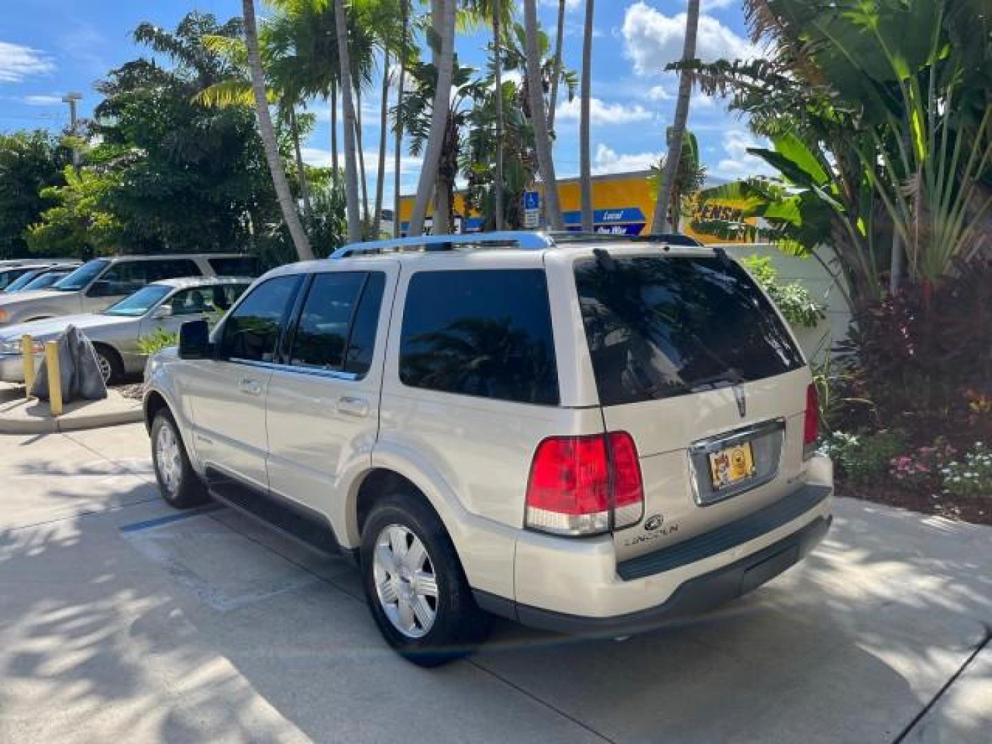 2005 Light French Silk Metallic /Camel Lincoln Aviator SUV LOW MILES 80,310 (5LMEU68H75Z) with an 4.6L DOHC 32-Valve V8 Engine engine, Automatic transmission, located at 4701 North Dixie Hwy, Pompano Beach, FL, 33064, (954) 422-2889, 26.240938, -80.123474 - OUR WEBPAGE FLORIDACARS1.COM HAS OVER 100 PHOTOS AND FREE CARFAX LINK 2005 LINCOLN AVIATOR LUXURY ROAD READY 4.6L V8 VIN: 5LMEU68H75ZJ19344 NO ACCIDENTS 4 DOOR WAGON/SPORT UTILITY NO RECALLS FL OWNER 4.6L V8 F DOHC LOW MILES 80,310 GASOLINE PARK SENSORS 3 ROW LEATHER SEATS REAR WHEEL DRIVE 15 SERVIC - Photo#5