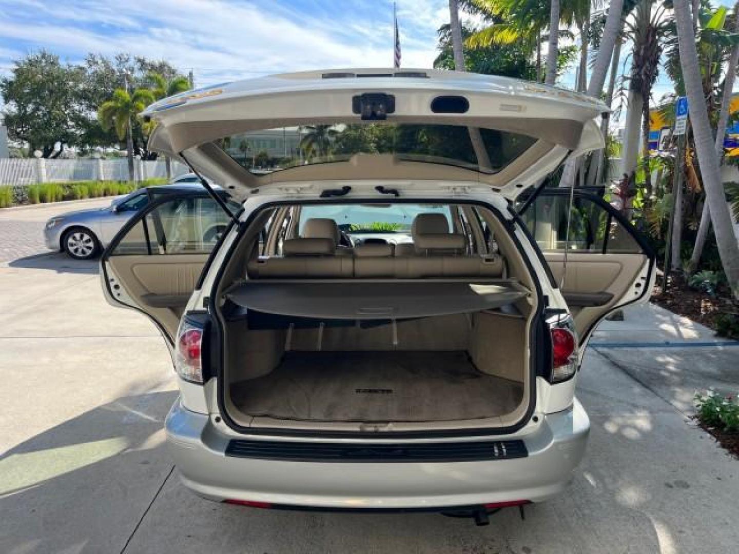 2002 White Gold Crystal /Ivory Lexus RX 300 1 FL LOW MILES 60,785 (JTJHF10U620) with an 3.0L Aluminum 24-Valve V6 Engine engine, Automatic transmission, located at 4701 North Dixie Hwy, Pompano Beach, FL, 33064, (954) 422-2889, 26.240938, -80.123474 - OUR WEBPAGE FLORIDACARS1.COM HAS OVER 100 PHOTOS AND FREE CARFAX LINK 2002 LEXUS RX 300 ROAD READY 3.OL V6 VIN: JTJHF10U620245623 NO RECALLS SUNROOF 4 DOOR WAGON/SPORT UTILITY ALL WHEEL DRIVE 3.0L V6 F 24V POWER LEATHER SEATS GASOLINE 1 OWNER FLORIDA ALL WHEEL DRIVE NEW $44,382 LOW MILES 60,785 AWD - Photo#15